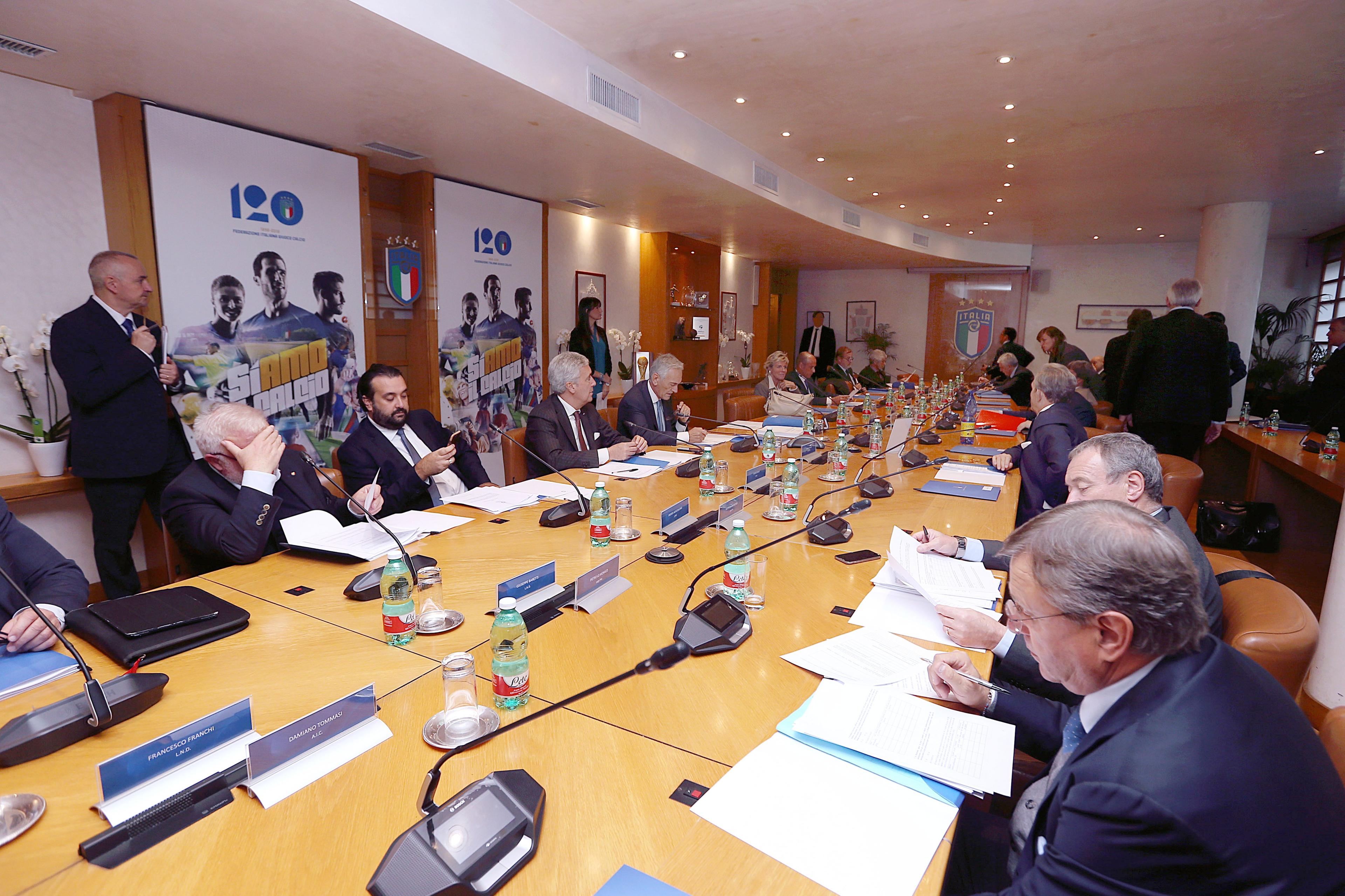 La FIGC convoca un Consiglio Federale straordinario per affrontare la questione - Coronavirus