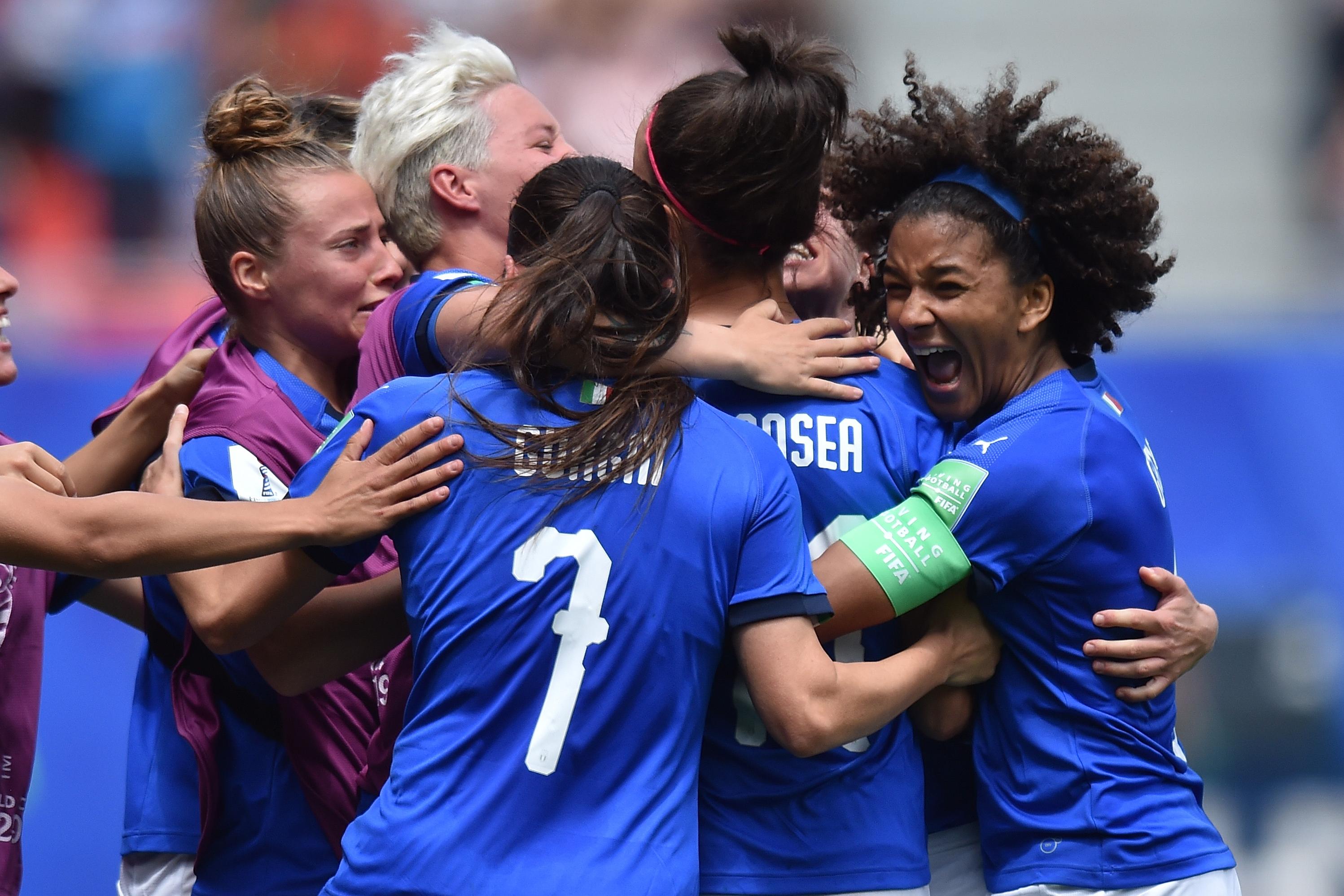VALENCIENNES, FRANCE - JUNE 09: Barbara Bonansea of Italy celebrates with teammates after scoring the winning goal (2-1) during the 2019 FIFA Women\\'s World Cup France group C match between Australia and Italy at Stade du Hainaut on June 09, 2019 in Valenciennes, France. (Photo by Tullio M. Puglia/Getty Images)