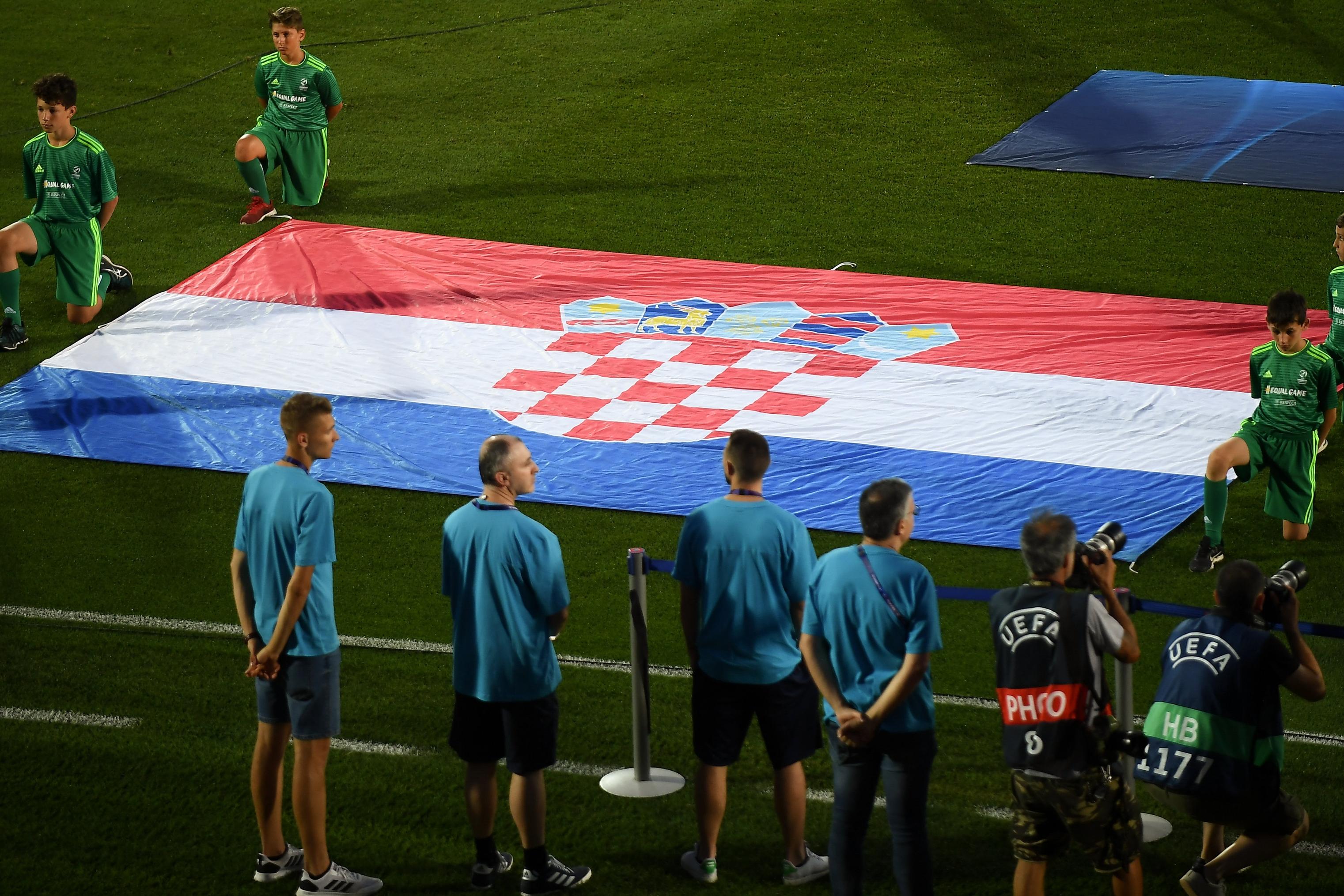 #tifiamoEuropa negli stadi dell'Europeo: il lungo viaggio della 1ª B di Ribera