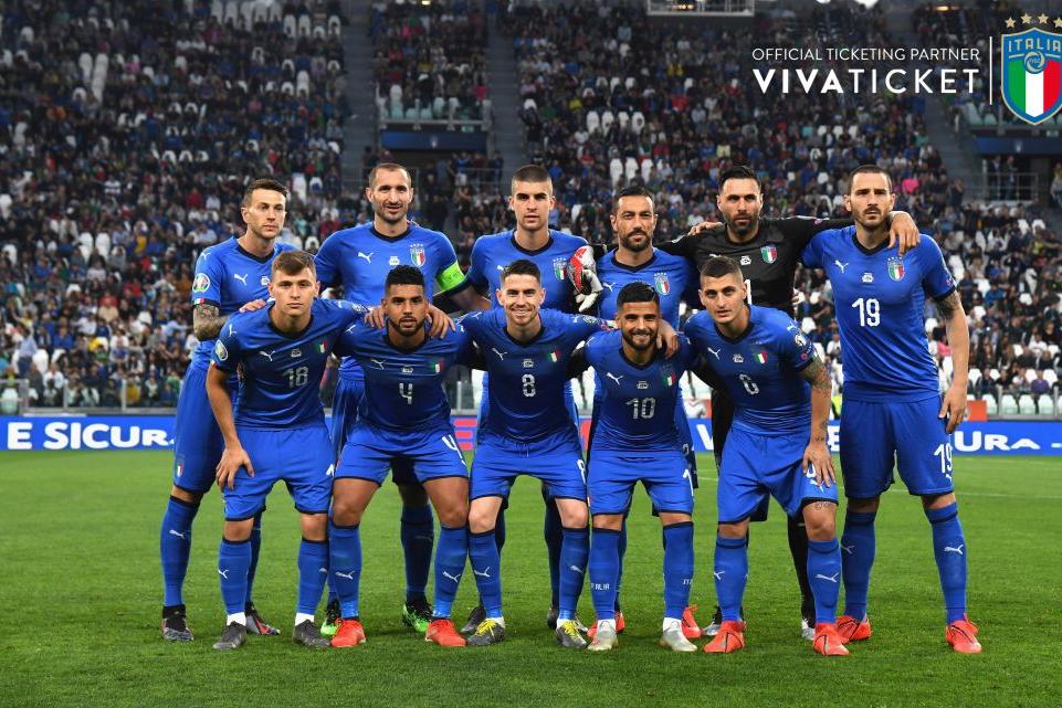 TURIN, ITALY - JUNE 11:  Players of Italy line up prior to the during the UEFA Euro 2020 Qualifier between Italy and Bosnia and Herzegovina at Juventus Stadium on June 11, 2019 in Turin, Italy.  (Photo by Claudio Villa/Getty Images)
