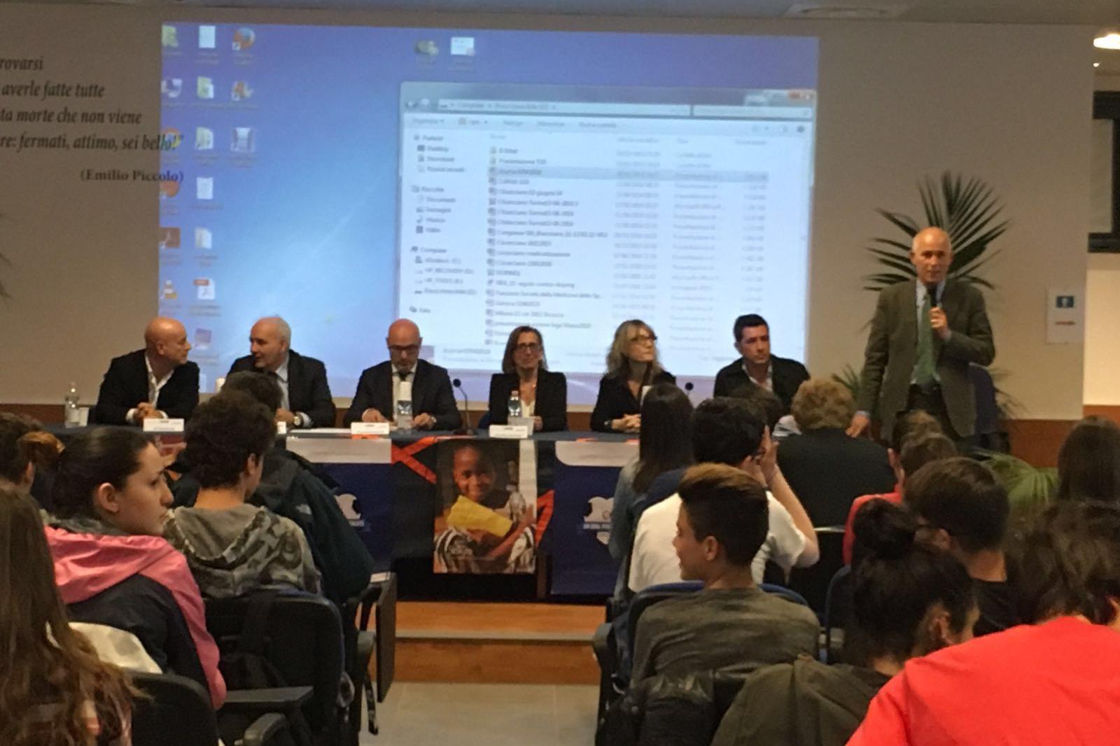 \"Un goal per la salute\" fa tappa ad Acerra: incontrati 150 studenti