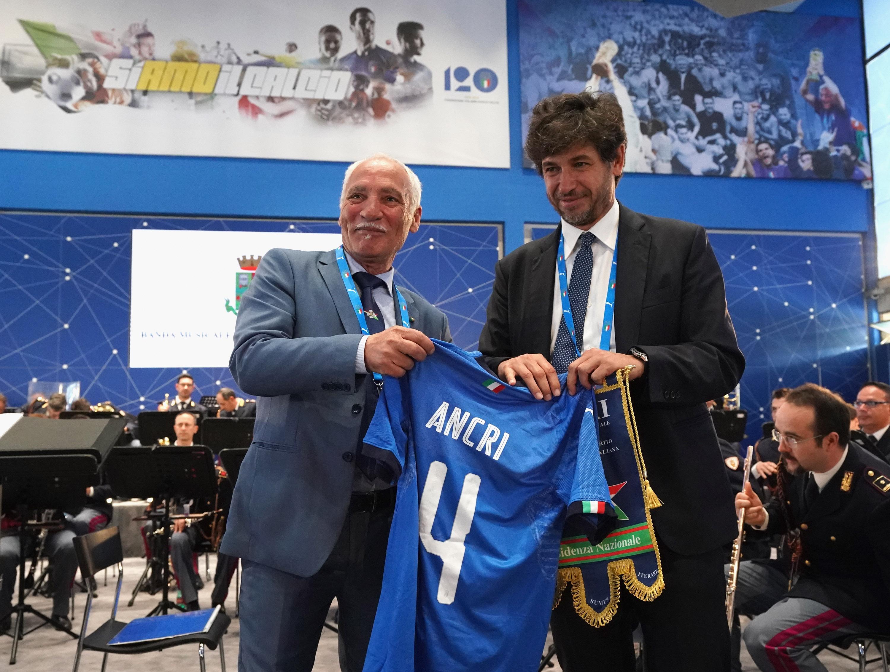 FLORENCE, ITALY - JUNE 04: Tommaso Bove (L) and Demetrio Albertini attend FIGC Concert \\\"Inno Svelato Raccontato Agli Azzurri\\\" at Centro Tecnico Federale di Coverciano on June 4, 2019 in Florence, Italy. (Photo by Claudio Villa/Getty Images)