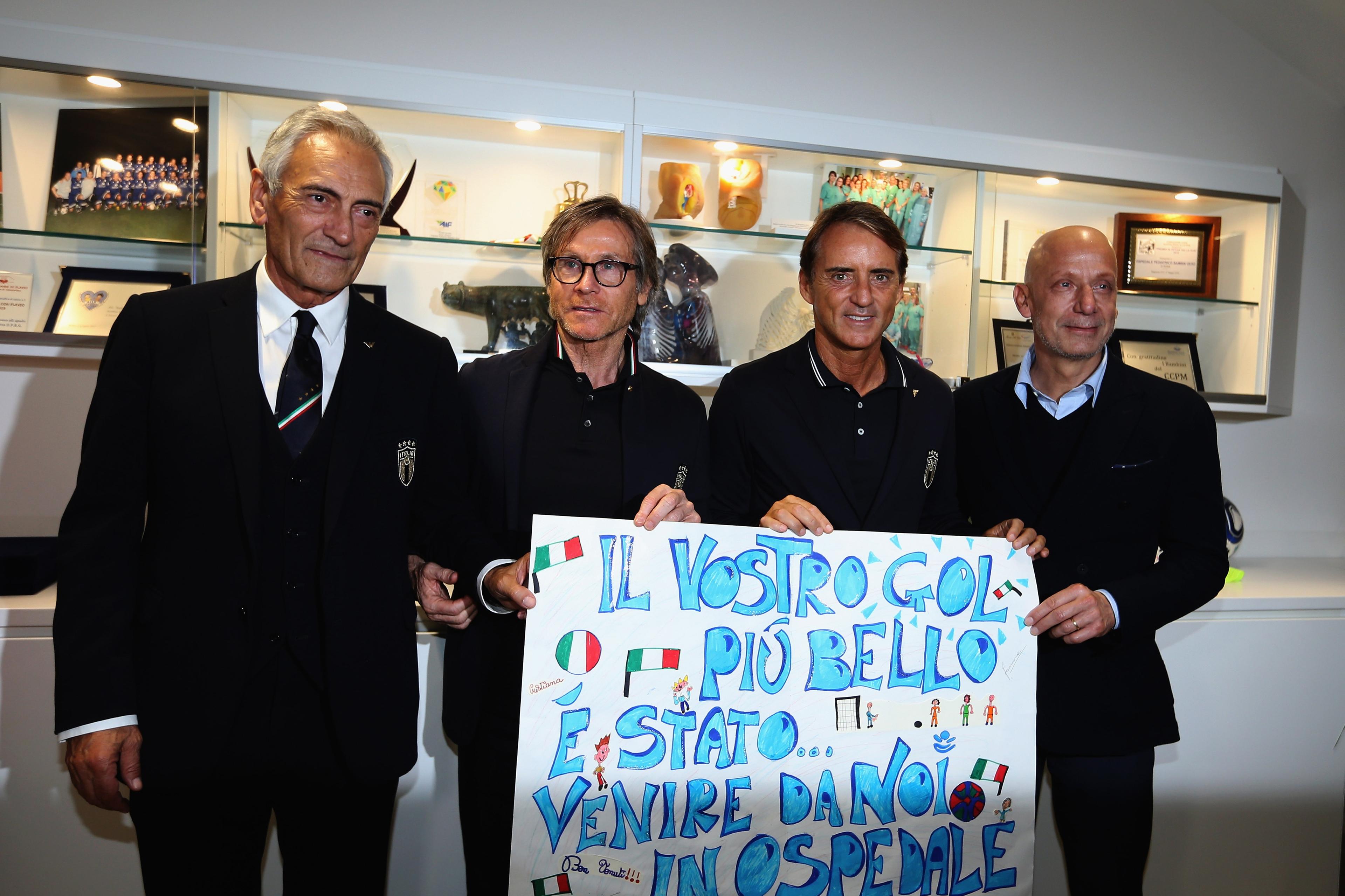 ROME, ITALY - OCTOBER 10: (L-R) FIGC President Gabriele Gravina, Gabriele Oriali, Italy head coach Roberto Mancini and Gianluca Vialli visit the \\'Bambin Gesu\\' Hospital on October 10, 2019 in Rome, Italy.  (Photo by Paolo Bruno/Getty Images) *** Local Caption *** Gabriele Gravina; Gabriele Oriali; Roberto Mancini; Gianluca Vialli