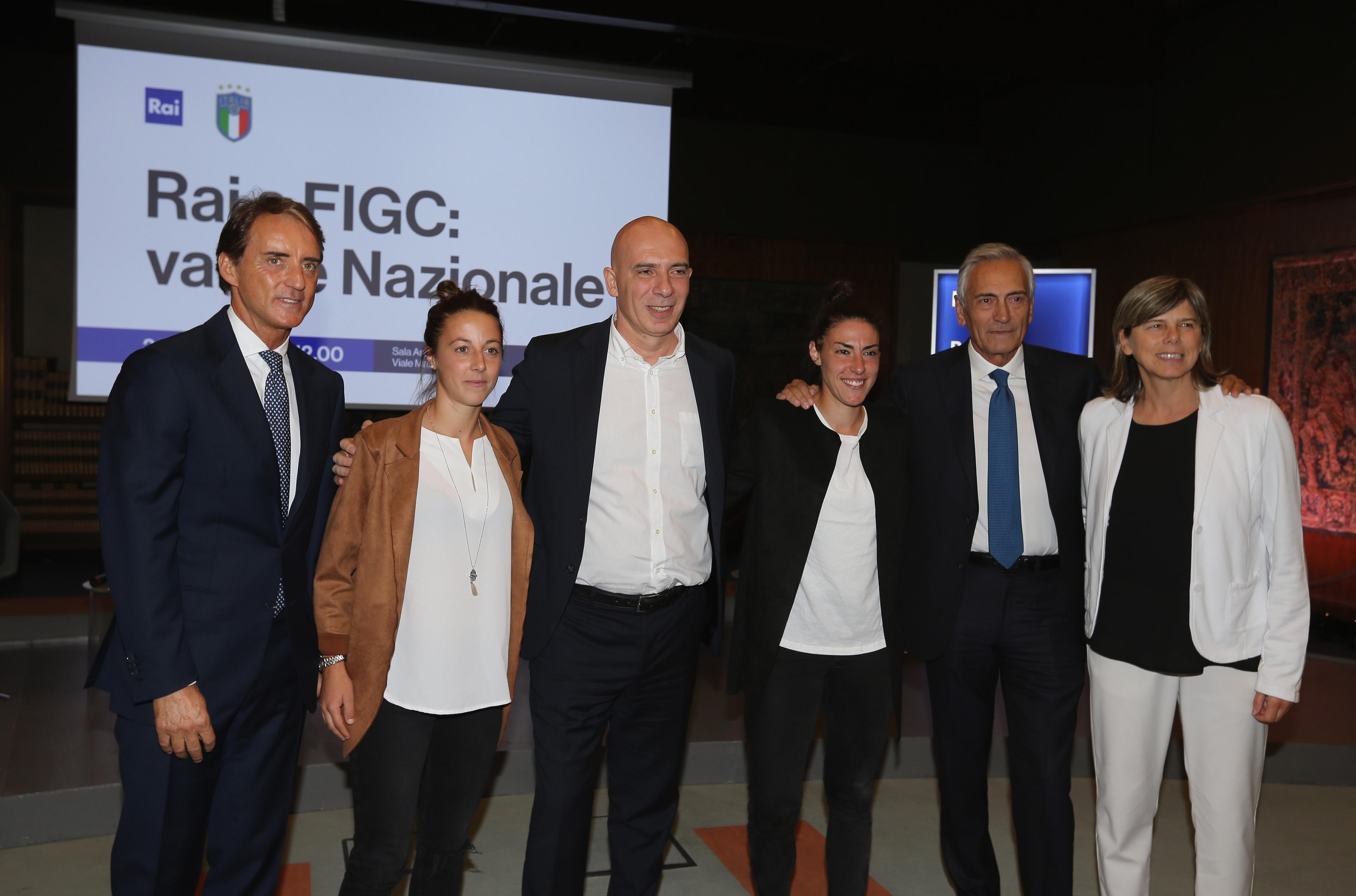 ROME, ITALY - OCTOBER 21: (L-R) Italy head coach Roberto Mancini, Italian player Linda Tucceri Cimini, RAI Ceo Fabrizio Salini, Italian player Laura Fusetti, FIGC President Gabriele Gravina, and Italy Women head coach Milena Bertolini pose during the unveiling of a partnership between RAI and FIGC at Rai viale Mazzini on October 21, 2019 in Rome, Italy. (Photo by Paolo Bruno/Getty Images) *** Local Caption *** Roberto Mancini; Gabriele Gravina; Fabrizio Salini; Milena Bertolini; Linda Tucceri Cimini; Laura Fusetti