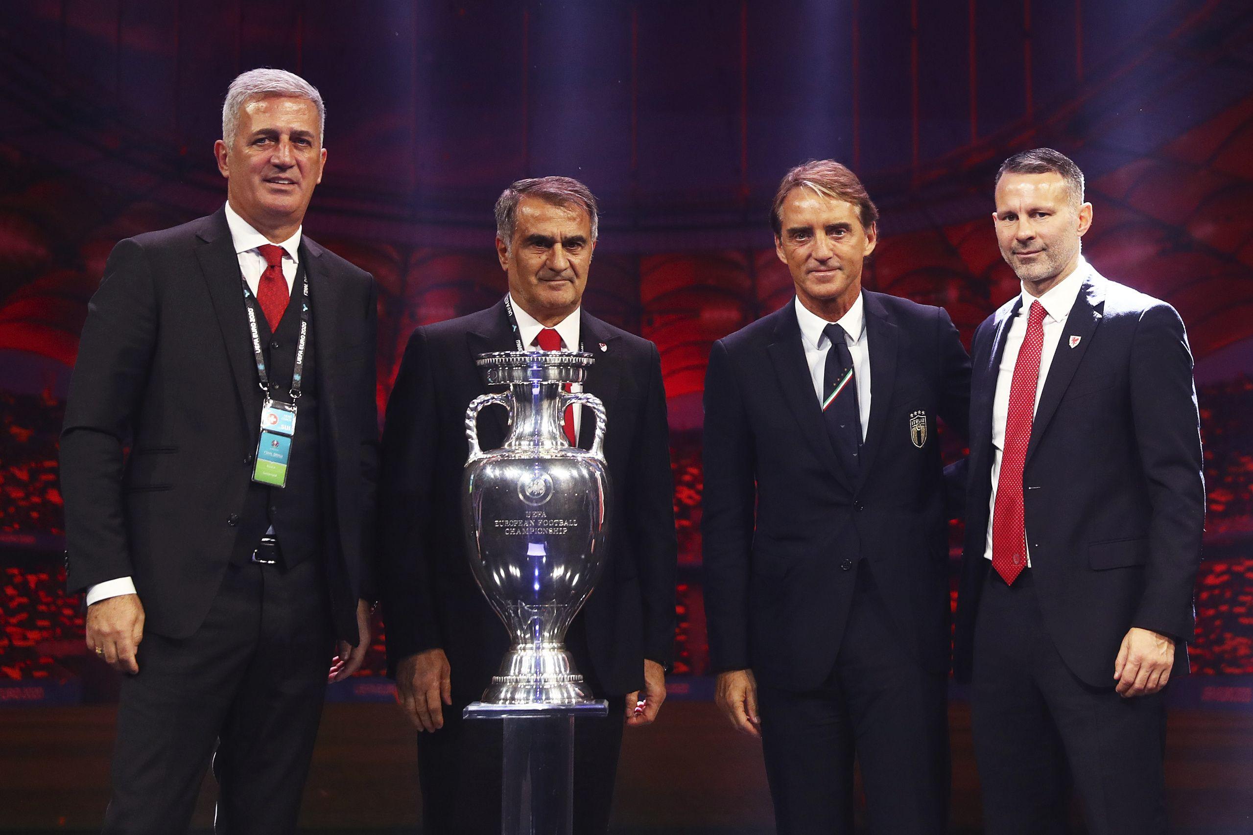 BUCHAREST, ROMANIA - NOVEMBER 30: Vladimir Petkovic, Head Coach of Switzerland, Senol Gunes, Head Coach of Turkey, Roberto Mancini, Head Coach of Italy and Ryan Giggs, Head Coach of Wales pose for a photo with the The Henri Delaunay Trophy after the UEFA Euro 2020 Final Draw Ceremony at the Romexpo on November 30, 2019 in Bucharest, Romania. (Photo by Dean Mouhtaropoulos/Getty Images)