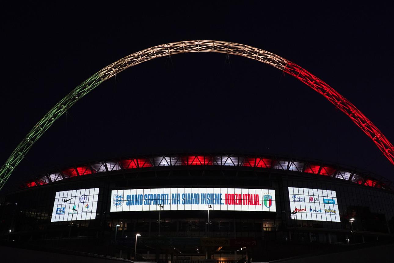 L’arco di Wembley illuminato con il tricolore. Gravina: \"Grazie alla Federazione inglese\"