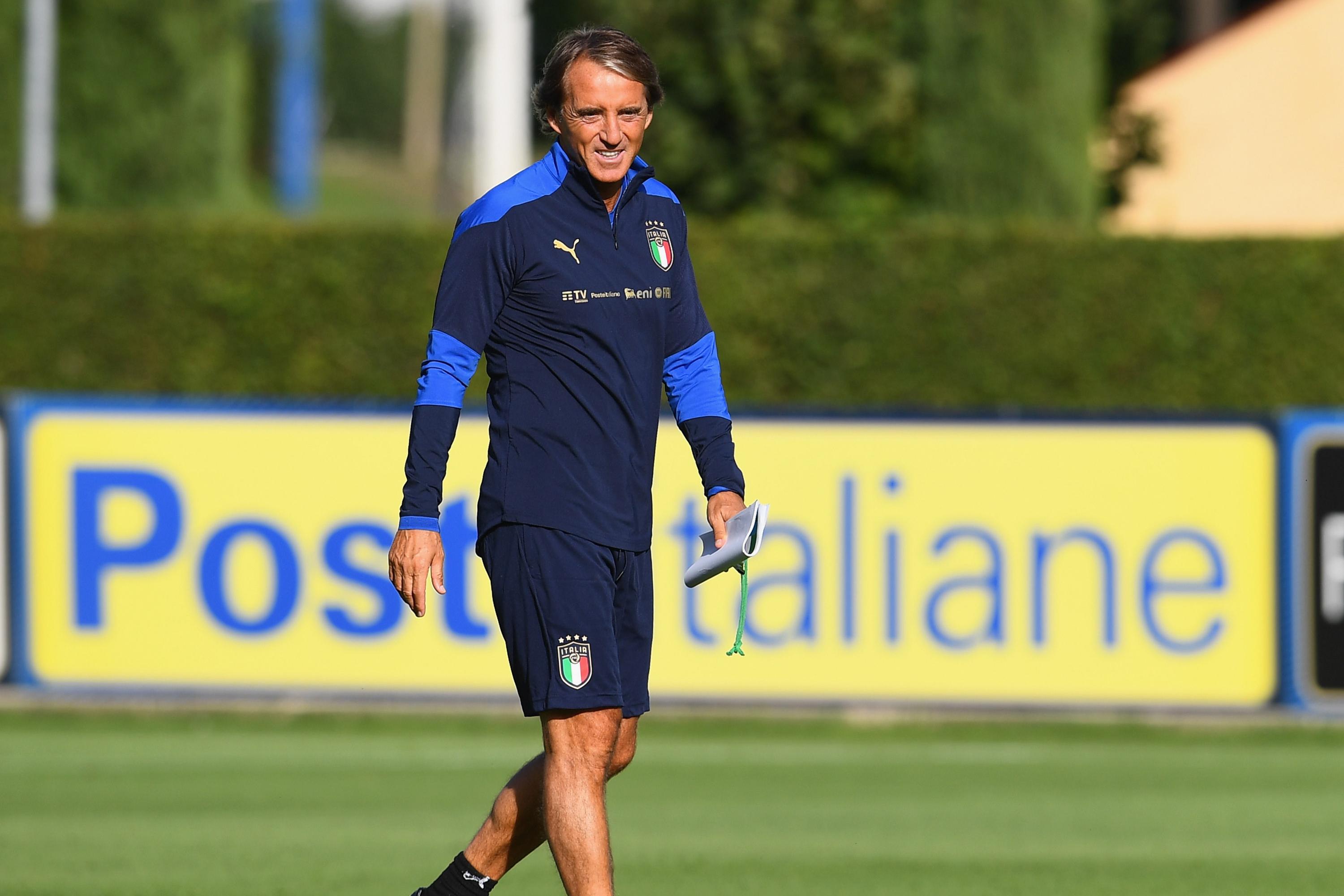 FLORENCE, ITALY - SEPTEMBER 02:  Head coach Italy Roberto Mancini looks on during a training session at Centro Tecnico Federale di Coverciano on September 2, 2020 in Florence, Italy.  (Photo by Claudio Villa/Getty Images)