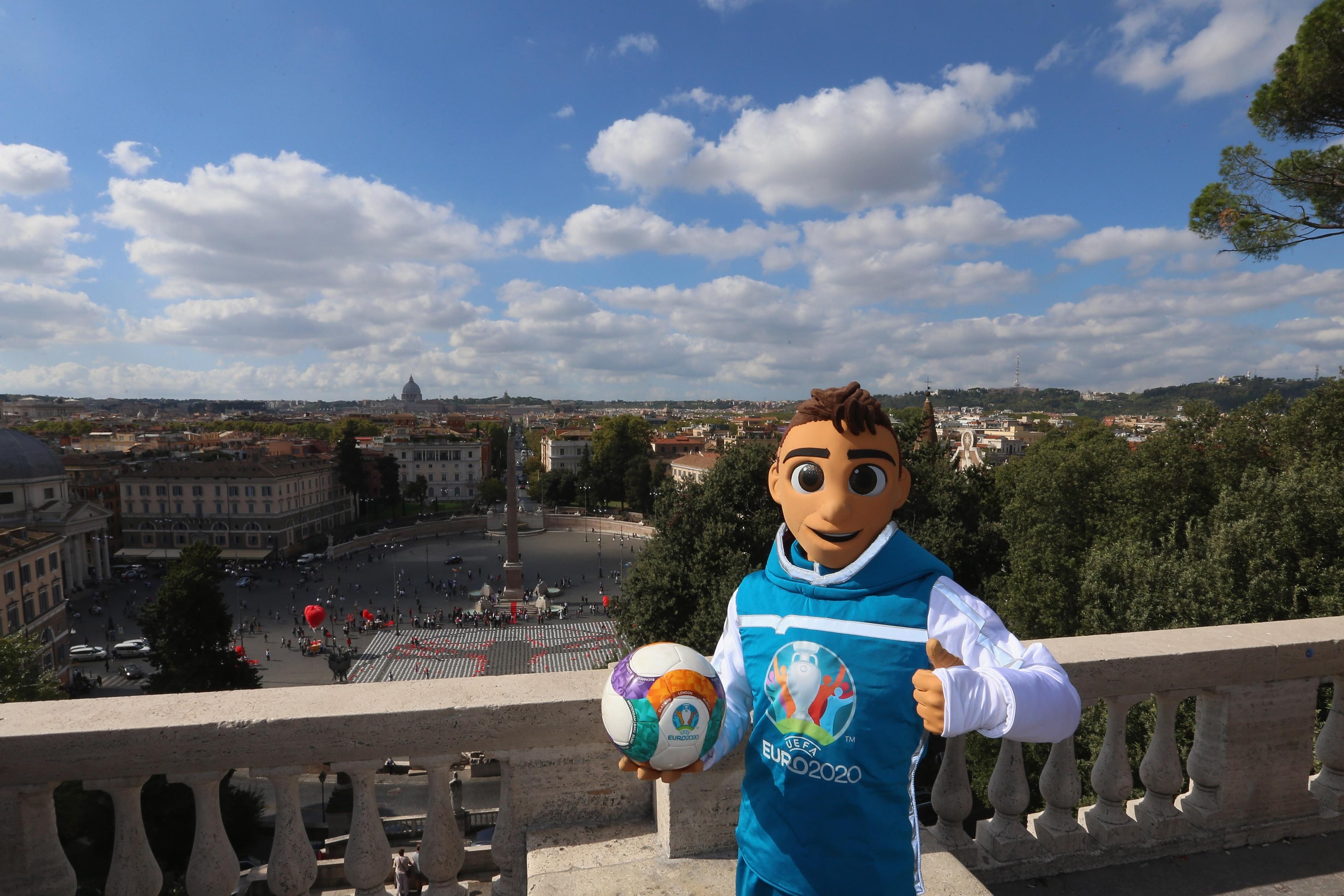 UEFA EURO 2020, il Trophy Tour inizia da Roma: martedì 20 la coppa nella Capitale