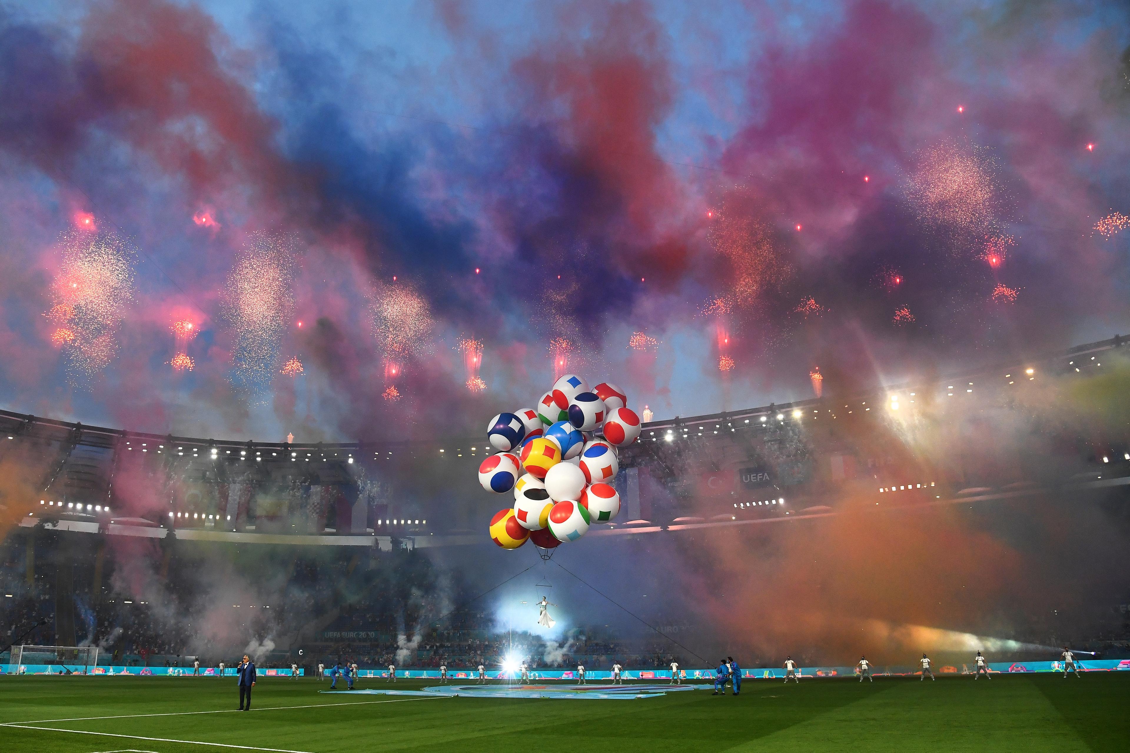 Euro 2020, che la festa cominci: cerimonia di apertura da brividi. Che emozione per i 16mila dell'Olimpico