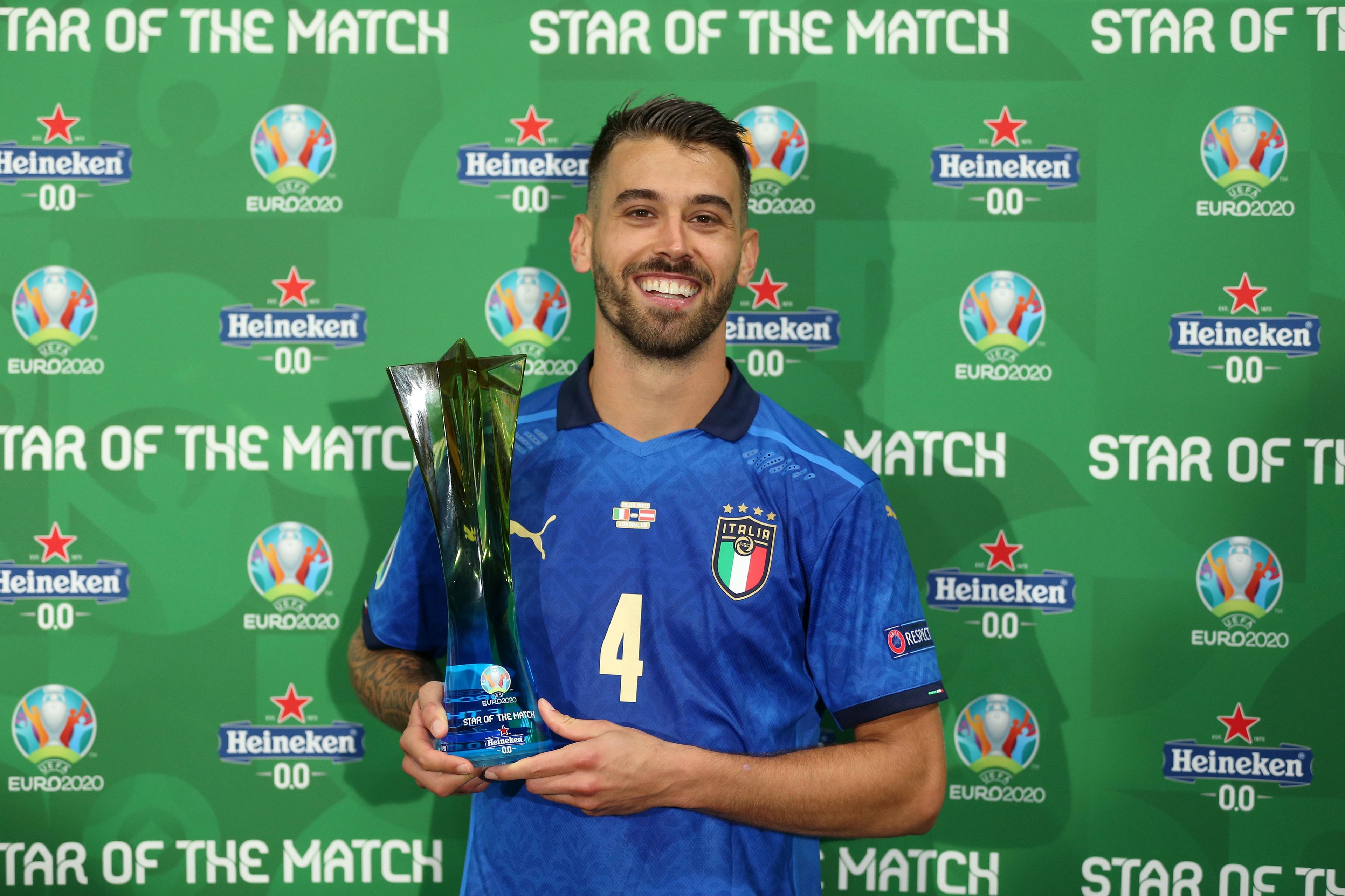 LONDON, ENGLAND - JUNE 26: Leonardo Spinazzola of Italy poses for a photograph with their Heineken \\\"Star of the Match\\\" award after the UEFA Euro 2020 Championship Round of 16 match between Italy and Austria at Wembley Stadium at Wembley Stadium on June 26, 2021 in London, England. (Photo by Alex Morton - UEFA/UEFA via Getty Images)