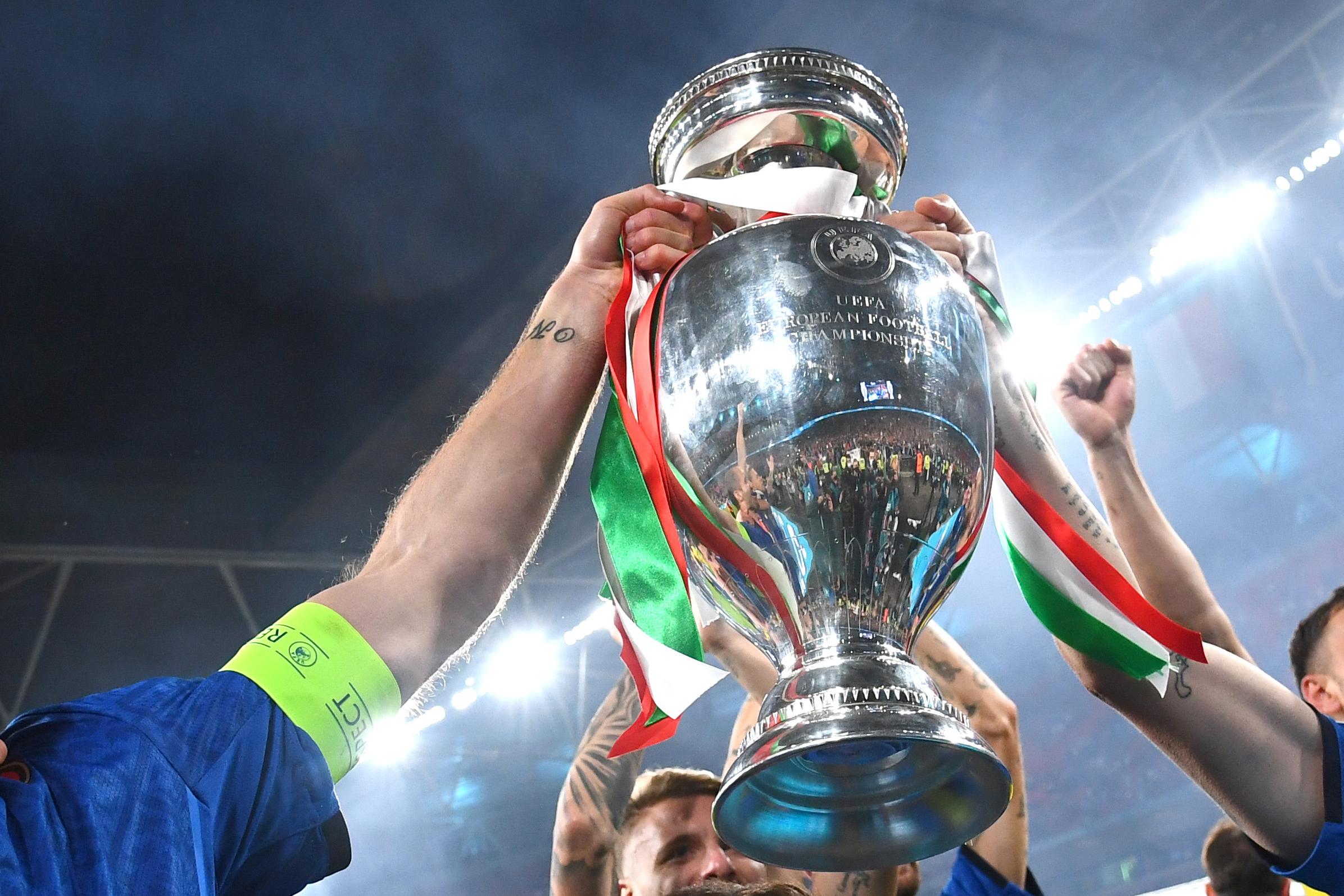LONDON, ENGLAND - JULY 11: Players of Italy celebrate their side\\'s victory after the UEFA Euro 2020 Championship Final between Italy and England at Wembley Stadium on July 11, 2021 in London, England. (Photo by Claudio Villa/Getty Images)