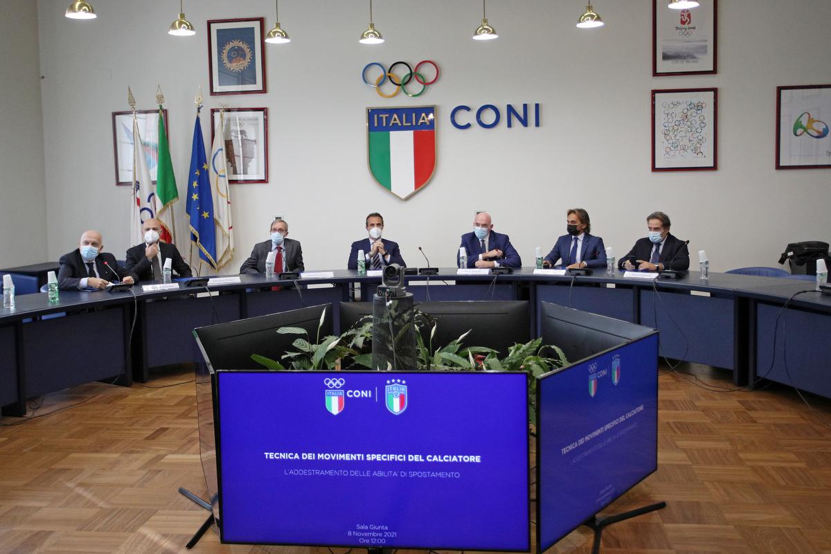 Roma, 08 Novembre 2021\\rProgetto Coni - Figc \\u00D2 Performance Italia\\u00D3\\rPresentazione del progetto realizzato dall\\u00D5Istituto di Scienza dello Sport e dal Club Italia, consiste in una serie di programmi didattici in formato audio-video destinati agli staff tecnici con l\\u00D5obiettivo di contribuire al miglioramento delle prestazioni sportive e alla riduzione degli infortuni\\rPh Pagliaricci/Coni
