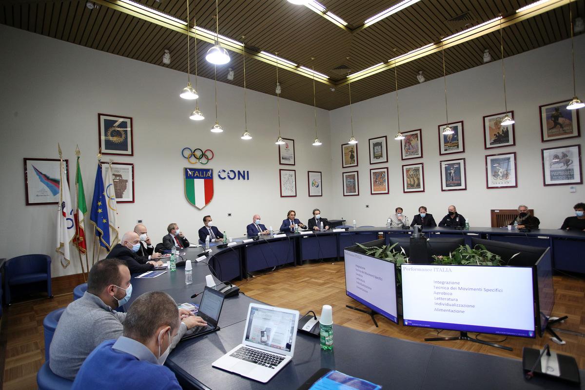 Roma, 08 Novembre 2021 Progetto Coni - Figc “ Performance Italia” Presentazione del progetto realizzato dall’Istituto di Scienza dello Sport e dal Club Italia, consiste in una serie di programmi didattici in formato audio-video destinati agli staff tecnici con l’obiettivo di contribuire al miglioramento delle prestazioni sportive e alla riduzione degli infortuni Ph Pagliaricci/Coni