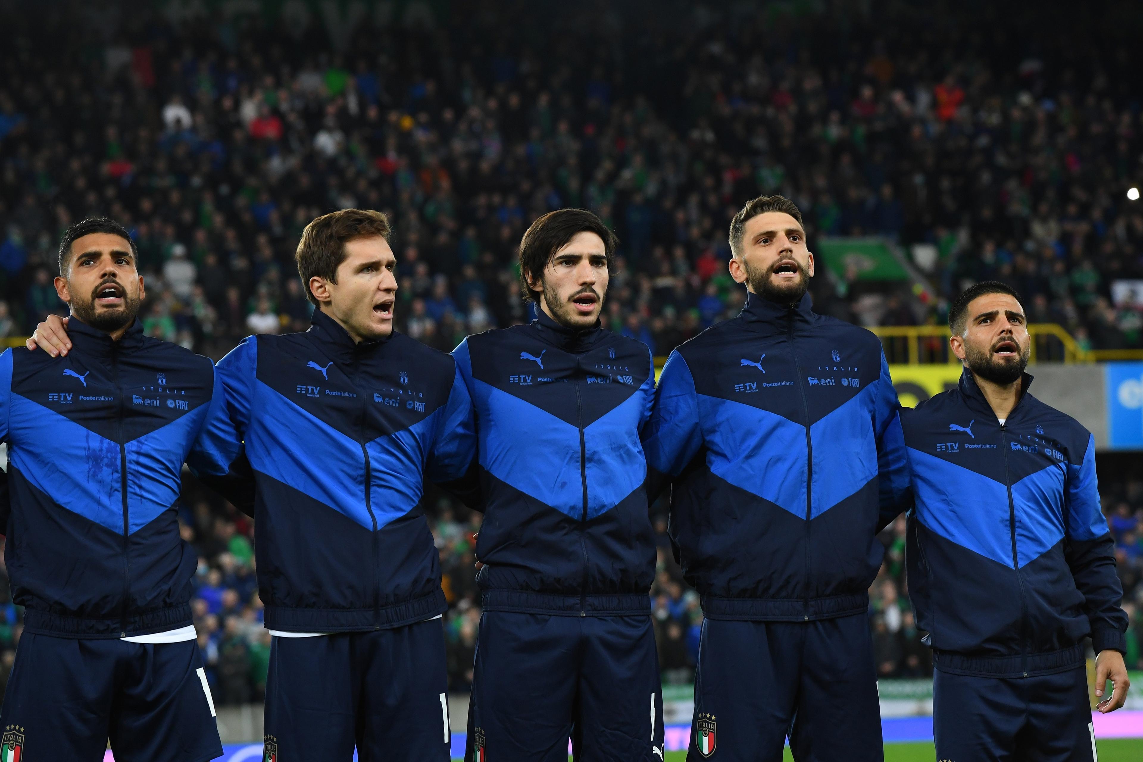 BELFAST, NORTHERN IRELAND - NOVEMBER 15: Players of Italy line up for the national anthem prior to the 2022 FIFA World Cup Qualifier match between Northern Ireland and Italy at Windsor Park on November 15, 2021 in Belfast, Northern Ireland. (Photo by Claudio Villa/Getty Images)