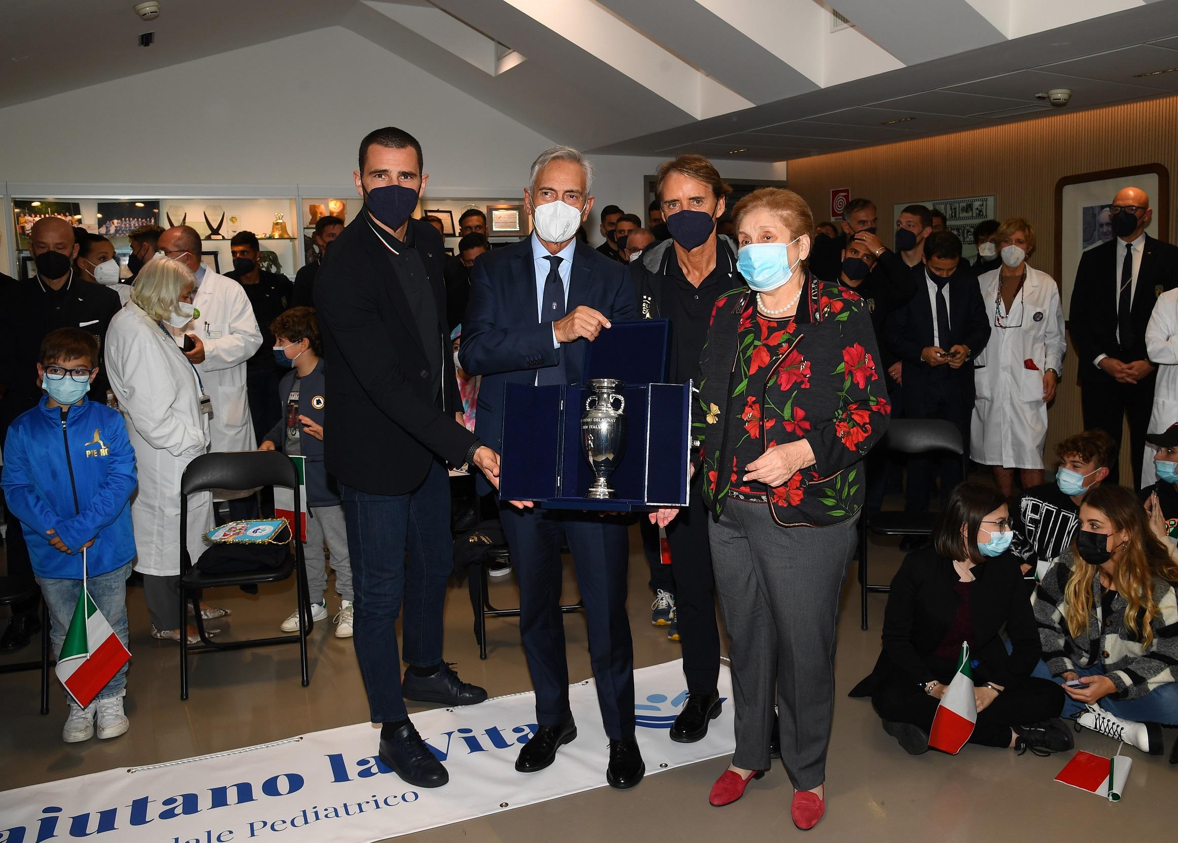 FLORENCE, ITALY - NOVEMBER 10: Italy team and staff visit Bambin Gesu Hospital on November 10, 2021 in Florence, Italy. (Photo by Claudio Villa/Getty Images)