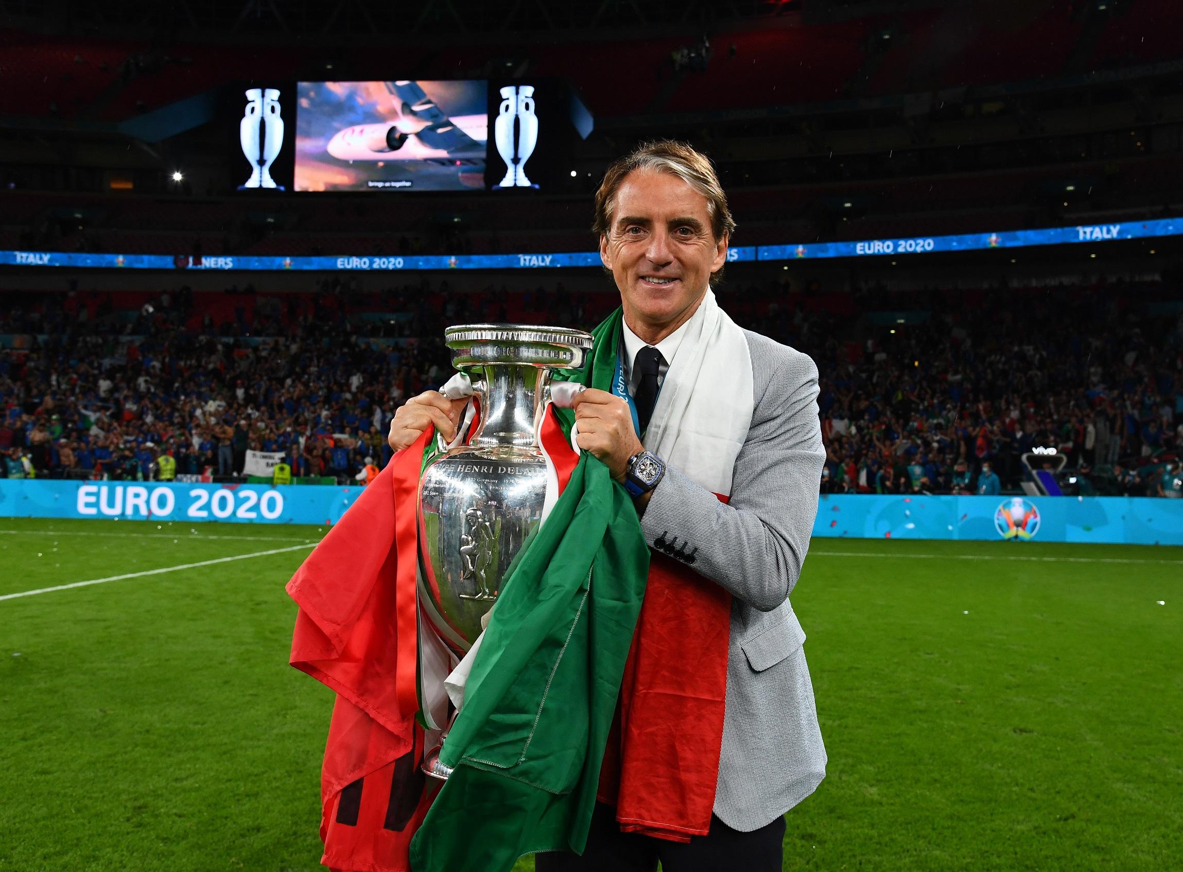LONDON, ENGLAND - JULY 11: Coach Roberto Mancini of Italy celebrates with The Henri Delaunay Trophy following his team's victory in the UEFA Euro 2020 Championship Final between Italy and England at Wembley Stadium on July 11, 2021 in London, England. (Photo by Claudio Villa/Getty Images)