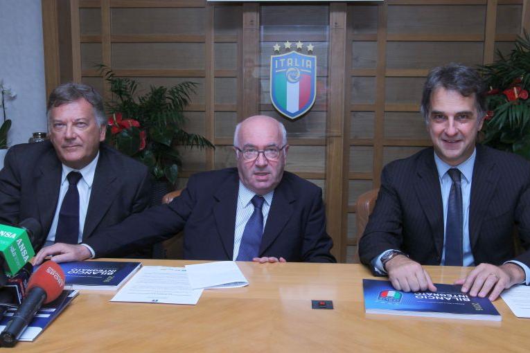ROME, ITALY - OCTOBER 17:  (L-R) Di Sebastiano, Carlo Tavecchio and Michele Uva Press conference after the Italian Football federation council October 13, 2017 in Rome, Italy.  (Photo by Paolo Bruno/Getty Images)\\r
