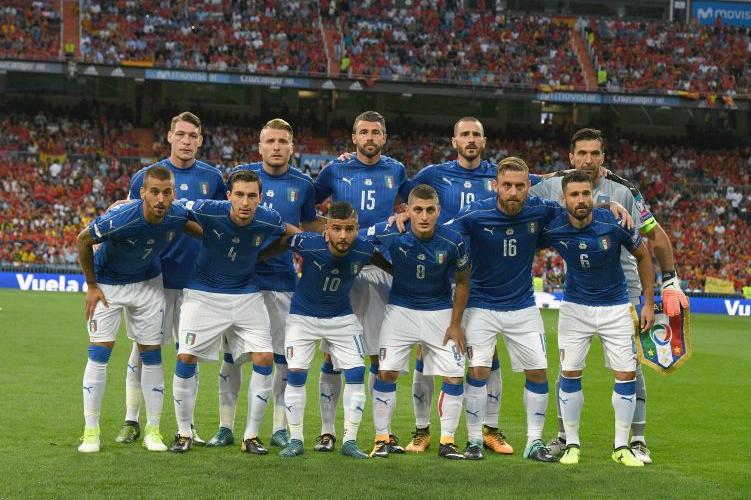 MADRID, SPAIN - SEPTEMBER 02:  Players of Italy line up prior to the FIFA 2018 World Cup Qualifier between Spain and Italy at Estadio Santiago Bernabeu on September 2, 2017 in Madrid, Spain.  (Photo by Claudio Villa/Getty Images)