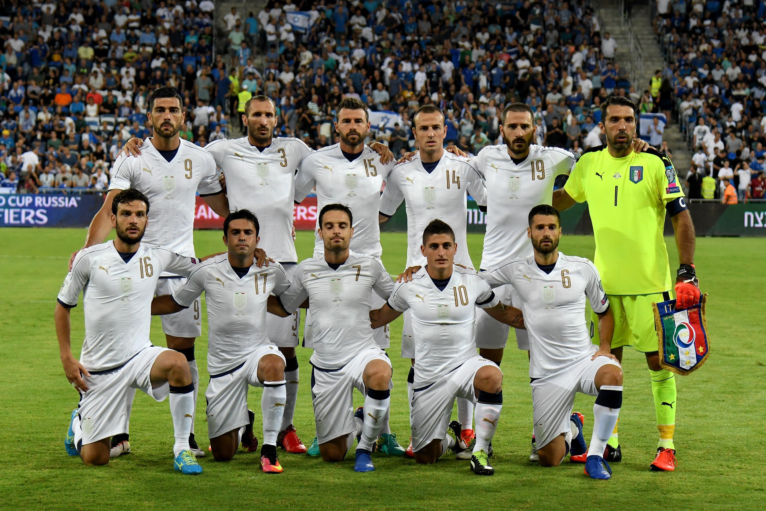HAIFA, ISRAEL - SEPTEMBER 05:  Italy pose for a photo prior to the FIFA 2018 World Cup Qualifier between Israel and Italy at Itztadion Sammy Ofer on September 5, 2016 in Haifa, .  (Photo by Claudio Villa/Getty Images)