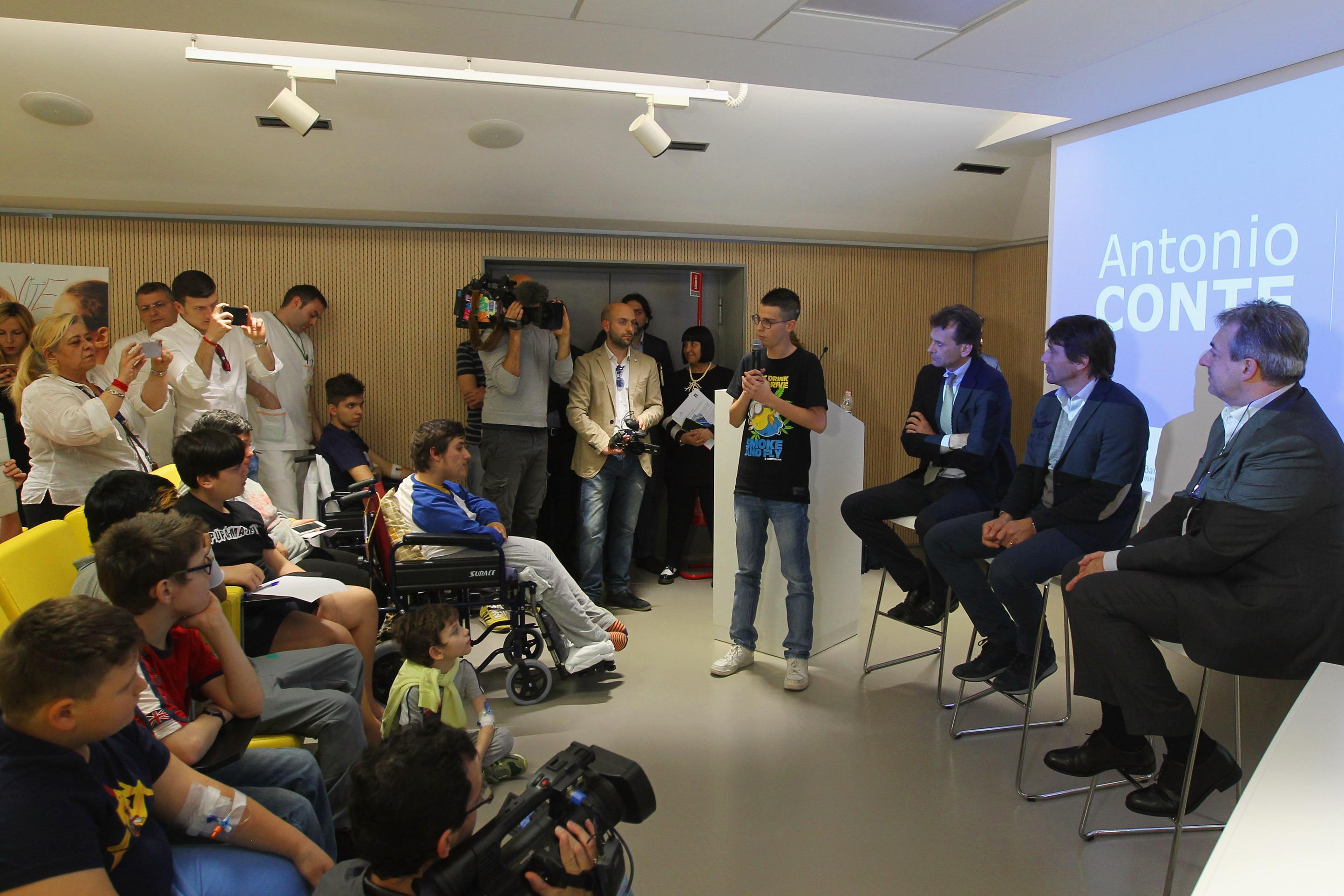 \"ROME, ITALY - MAY 21: A general view of the press conference of the Italian Football Federation head coach Antonio during the visit of Bambin Gesu\\' Hospital on May 21, 2016 in Rome, Italy. (Photo by Paolo Bruno/Getty Images)\"