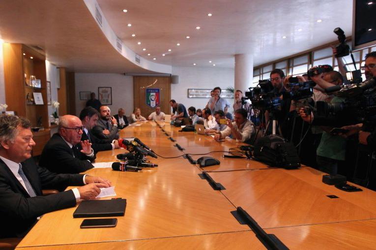 ROME, ITALY - JUNE 07:  FIGC President Carlo Tavecchio and General Director Michele Uva attend the press conference after the Federal Council of the Italian Football Federation (FIGC) meeting on June 7, 2016 in Rome, Italy.  (Photo by Paolo Bruno/Getty Images) *** Local Caption *** Carlo Tavecchio; General Director Michele Uva