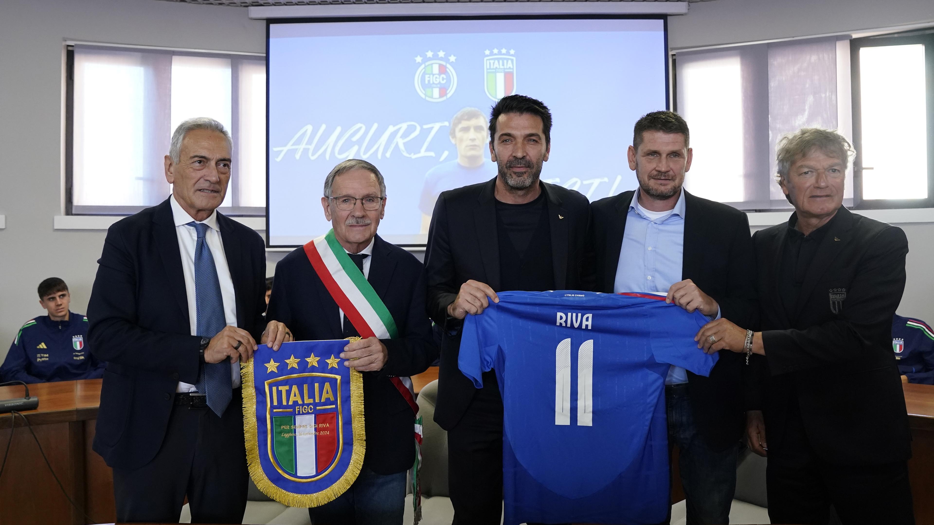 VARESE, ITALY - NOVEMBER 16: Gianluigi Buffon, Gabriele Gravina President of FIGC, Giovanni Parmigiani Mayor of Leggiuno, Nicola Riva and Giancarlo Antognoni pose for a photo during the event of Italy Under 18 and DCPS on November 16, 2024 in Varese, Italy. (Photo by FIGC/FIGC via Getty Images)