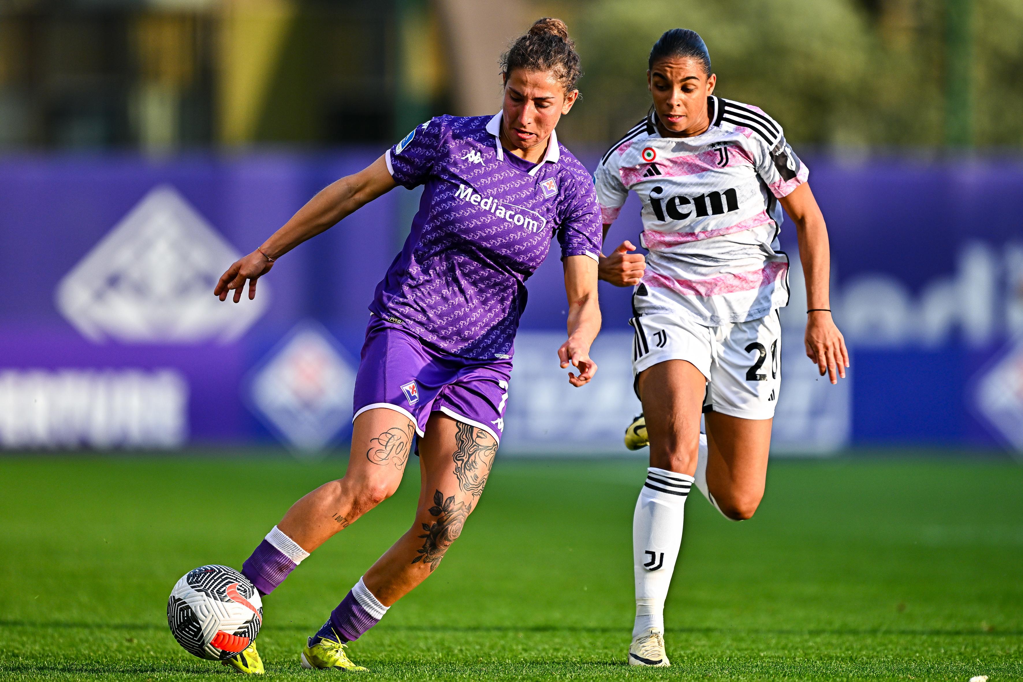FLORENCE, ITALY - MAY 6: Miriam Longo of Fiorentina (left) and Estelle Cascarino of Juventus vie for the ball during the Women Serie A Playoffs match between ACF Fiorentina and Juventus at Viola Park on May 6, 2024 in Florence, Italy. (Photo by Simone Arveda/Getty Images)