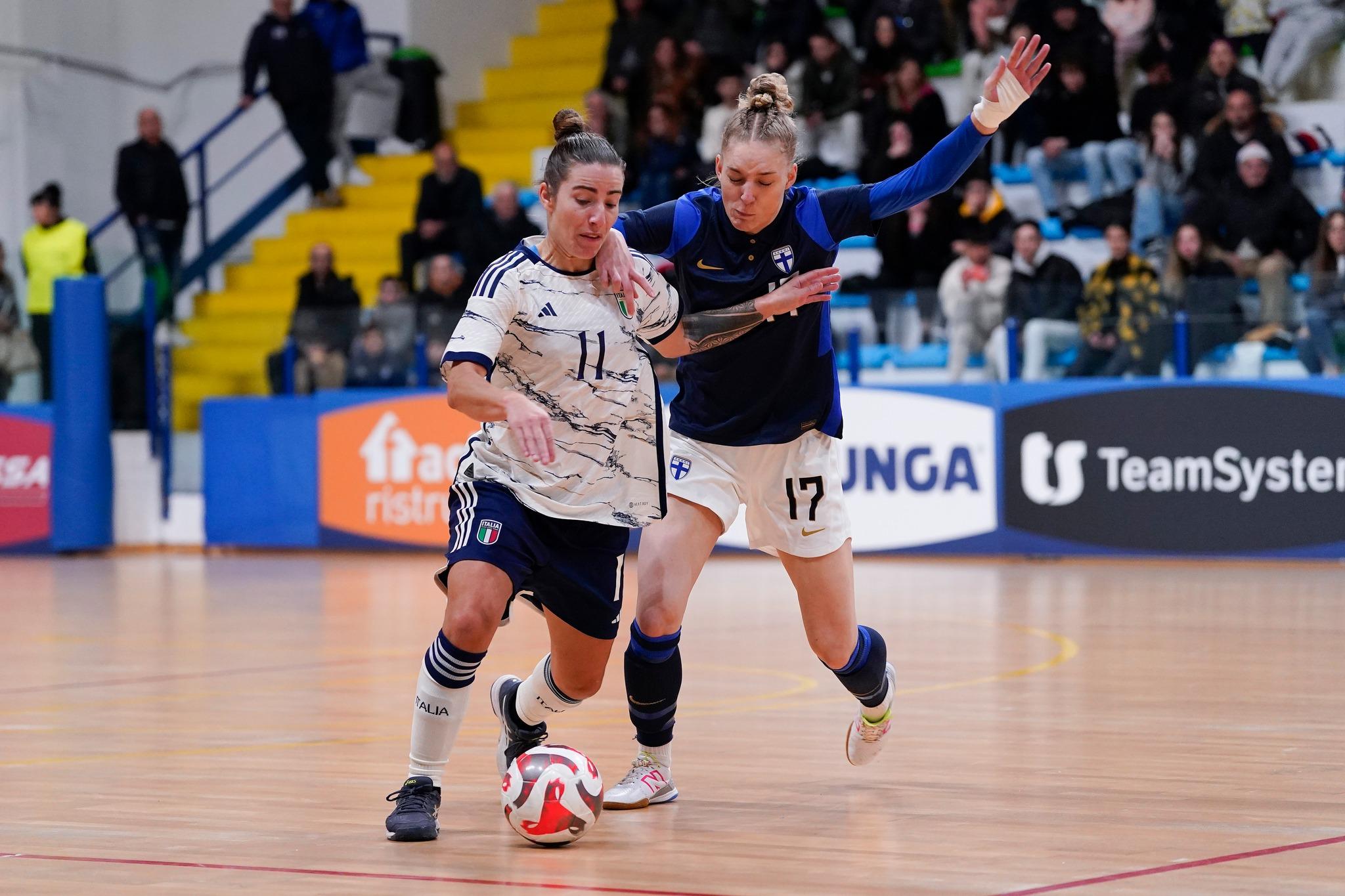 MONTESILVANO, ITALY - MARCH 17: Renata Adamatti of Italy compete for the ball with Matilda Herranen of Finland during the Women Futsal Friendly match between Italy and Finland on March 17, 2023 in Montesilvano, Italy. (Photo by Danilo Di Giovanni/Getty Images)