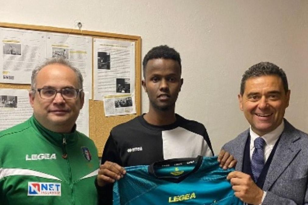 Gravina: \"In bocca al lupo a Saiyd Ali Hussein\". L’arbitro somalo arrivato da migrante debutta in Inter-Atalanta U17