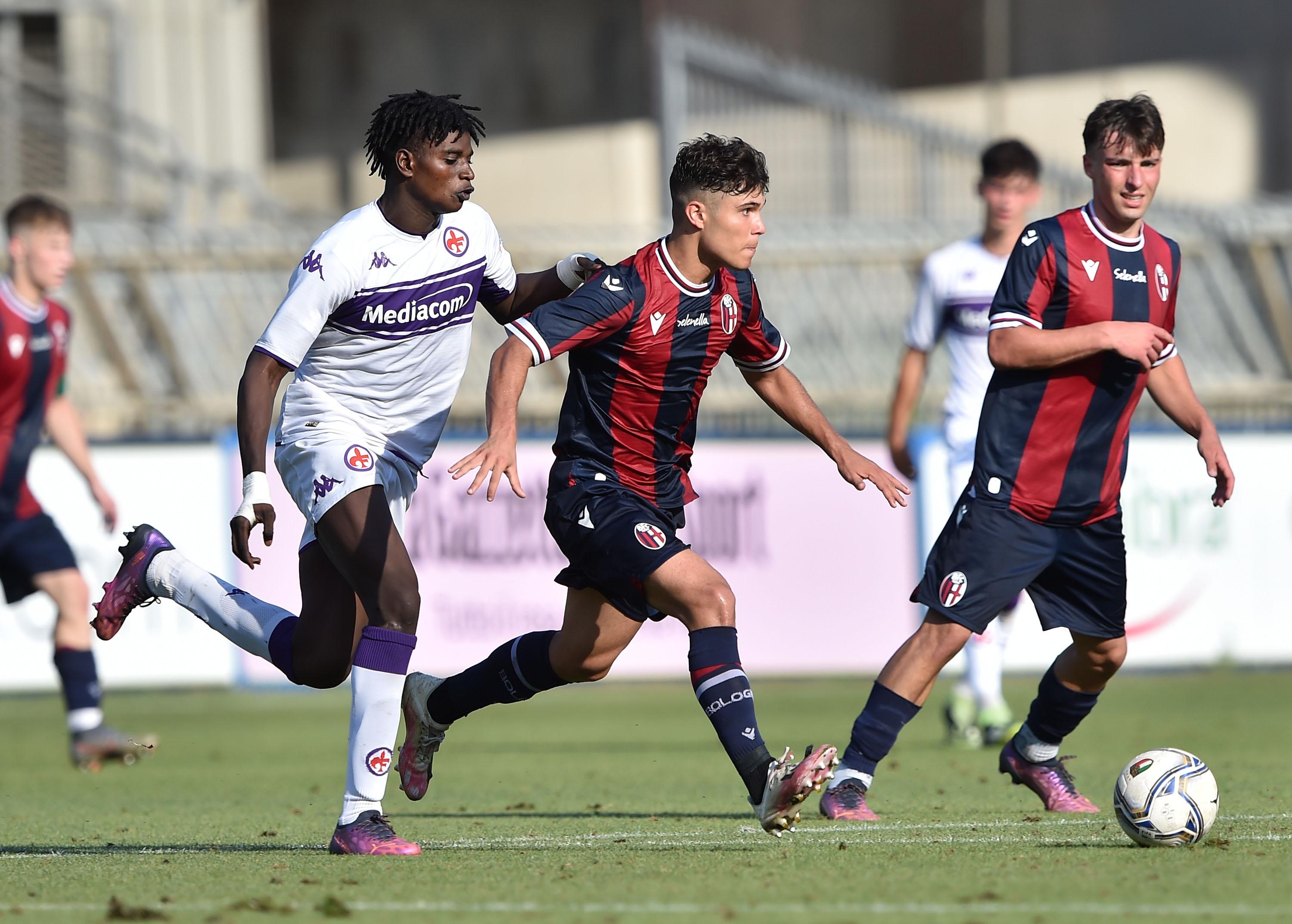 SAN BENEDETTO DEL TRONTO, ITALY - JUNE 16: Player of Bologna and player of Fiorentina in action during the Serie A-B U18 Semifinals match between Bologna and Fiorentina at Stadio Riviera delle Palme on June 16, 2022 in San Benedetto del Tronto, Italy. (Photo by Giuseppe Bellini/Getty Images)