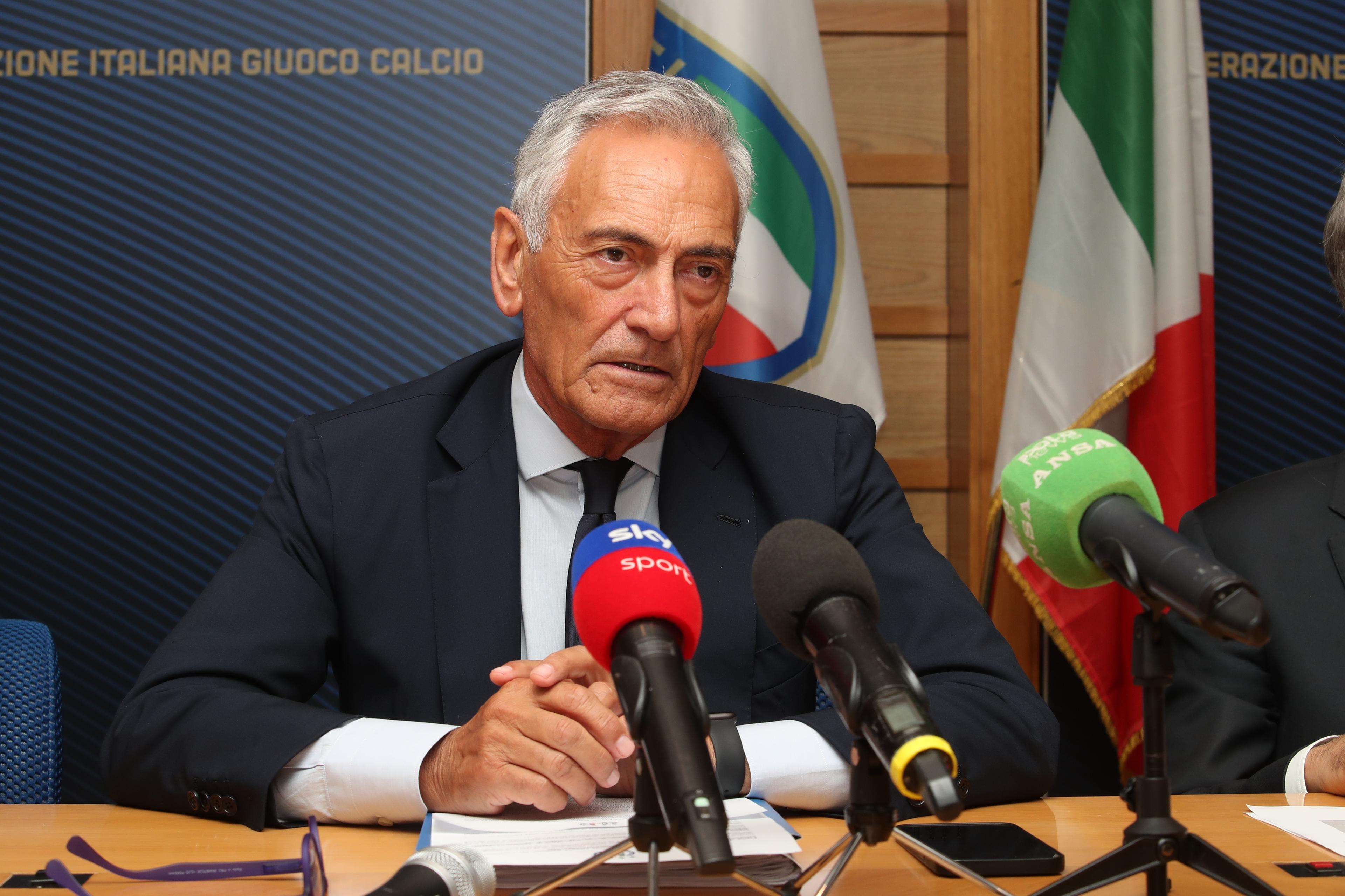 ROME, ITALY - JULY 08:  New women referee Susanna Fiammetta, Chiara Perona,Tiziana Trasciatti and Maria Sole Caputi with FIGC president gabriela Gravina and AIA President Alfredo Trentalange attend a press conference on July 8, 2022 in Rome, Italy.  (Photo by Paolo Bruno/Getty Images) *** Local Caption *** Susanna Fiammetta; Chiara Perona; Tiziana Trasciatti; Maria Sole Caputi; Gabriela Gravina; Alfredo Trentalange