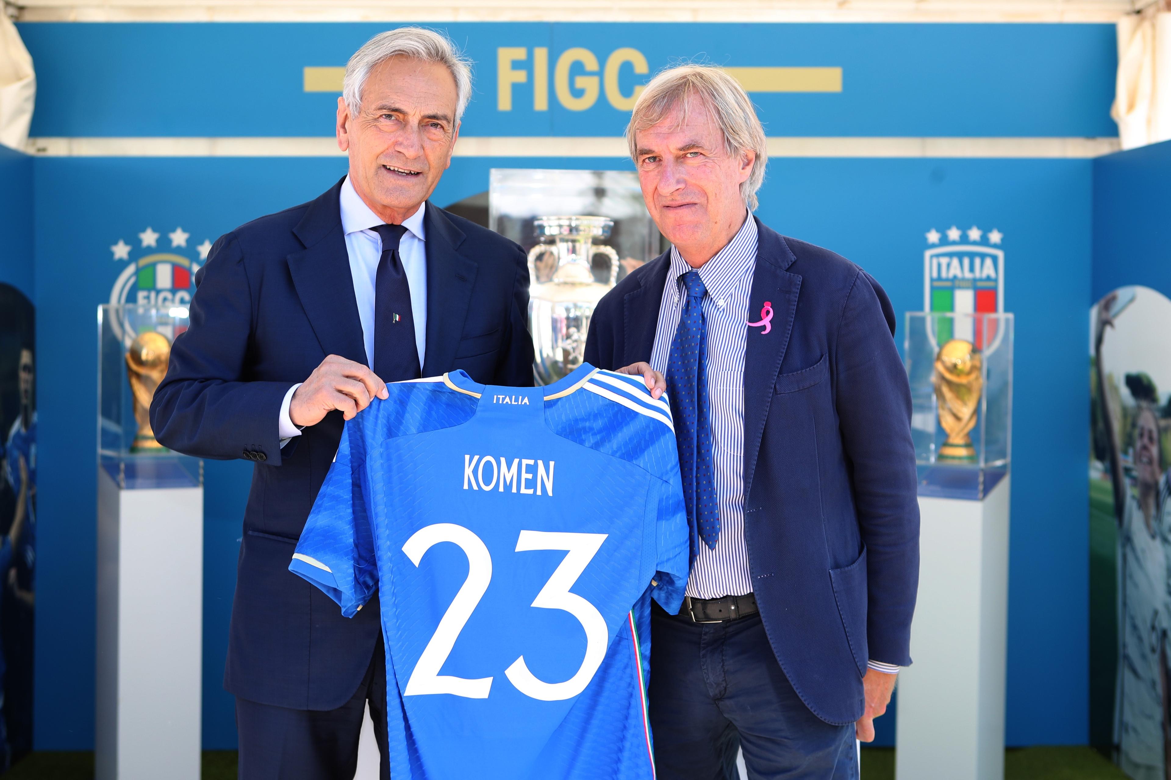 ROME, ITALY - MAY 3: FIGC President Gabriele Gravina and Riccardo Masetti of Komen sign a partership during Run for cure at Circo massimo  on April 22, 2023 in Rome, Italy. (Photo by Paolo Bruno/Getty Images)
