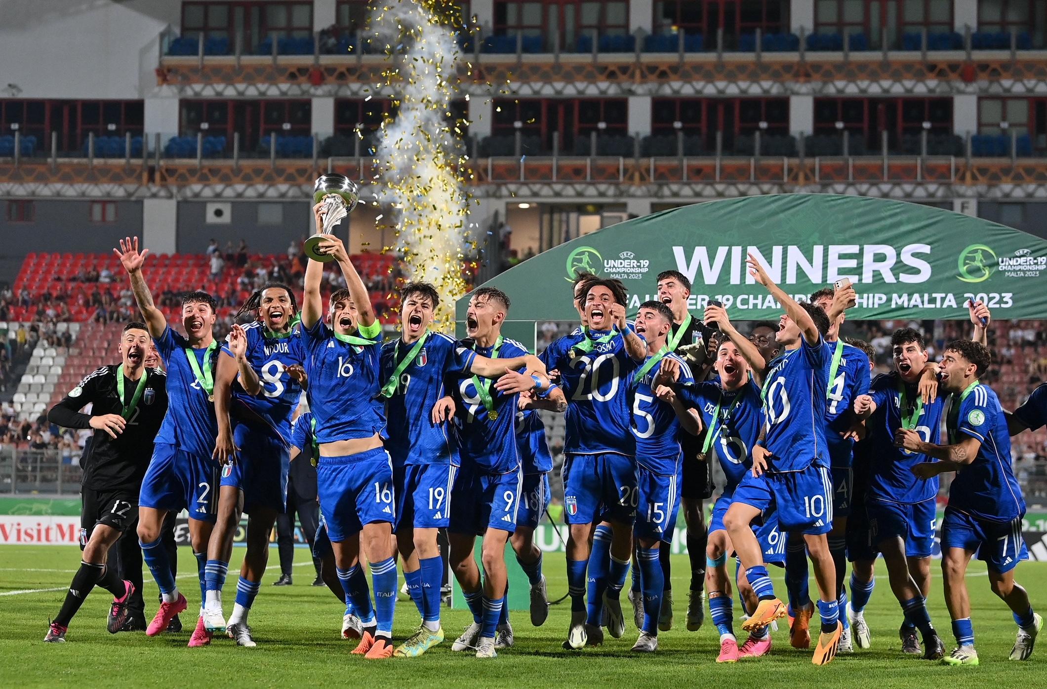 TA' QALI, MALTA - JULY 16: Giacomo Faticanti of Italy lifts the trophy after the UEFA European Under-19 Championship 2022/23 final match between Portugal and Italy at the National Stadium on July 16, 2023 in Ta' Qali, Malta. (Photo by Seb Daly - Sportsfile/UEFA via Getty Images)
