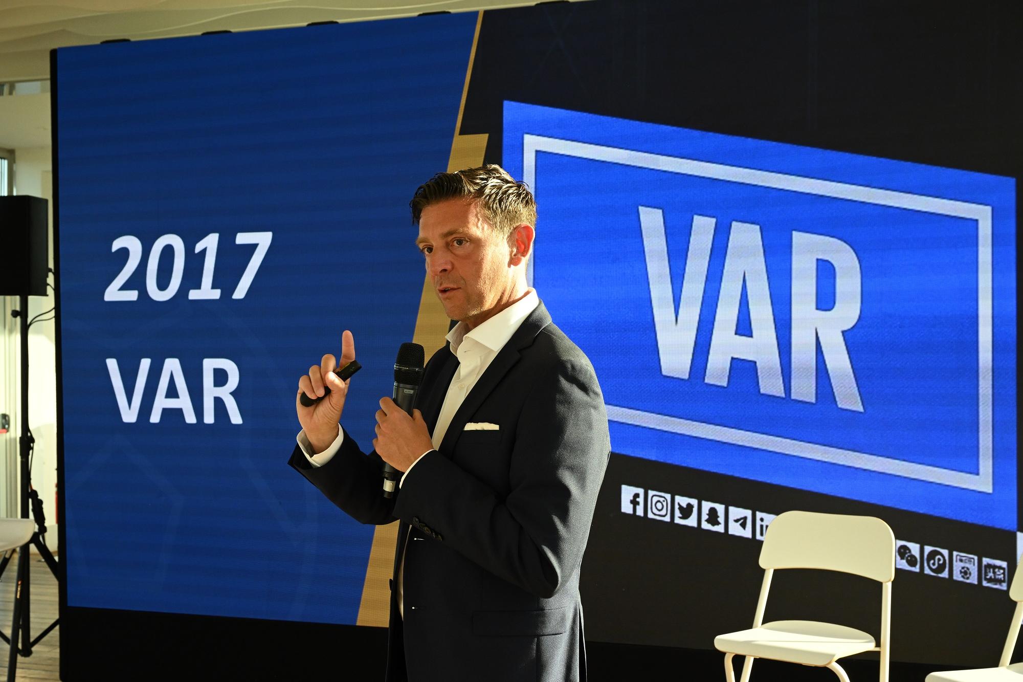 FIGC e DAZN ufficializzano il fischio d'inizio che porta il VAR in esclusiva sulla piattaforma live streaming