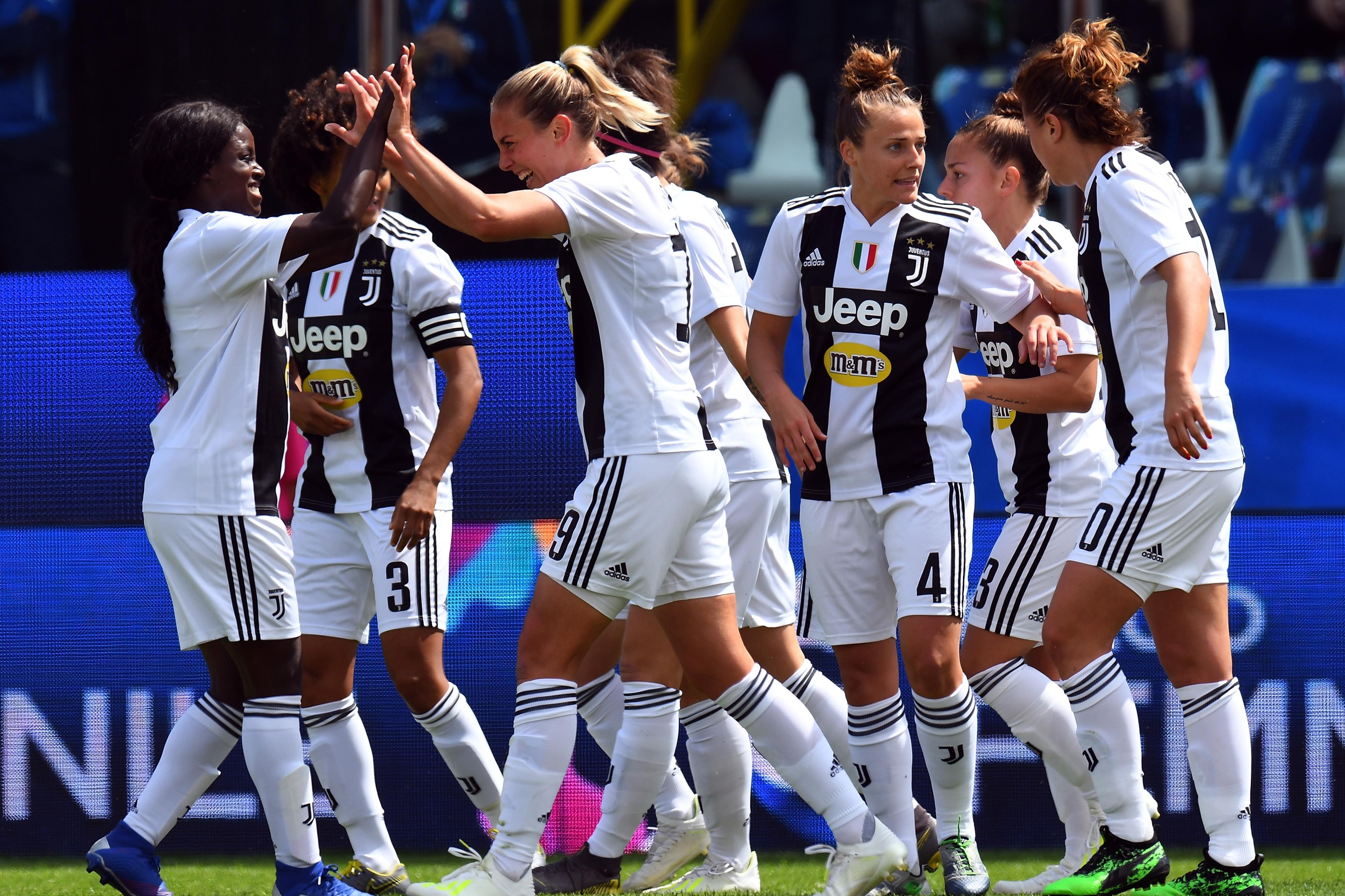 PARMA, ITALY - APRIL 28:  Hilda Petronella Ekroth of Juventus Woman celebrates after scoring the opening goal with team mates during the Women Coppa Italia Final match between Juventus Women and ACF Fiorentina  Stadio Ennio Tardini on April 28, 2019 in Parma, Italy.  (Photo by Alessandro Sabattini/Getty Images)