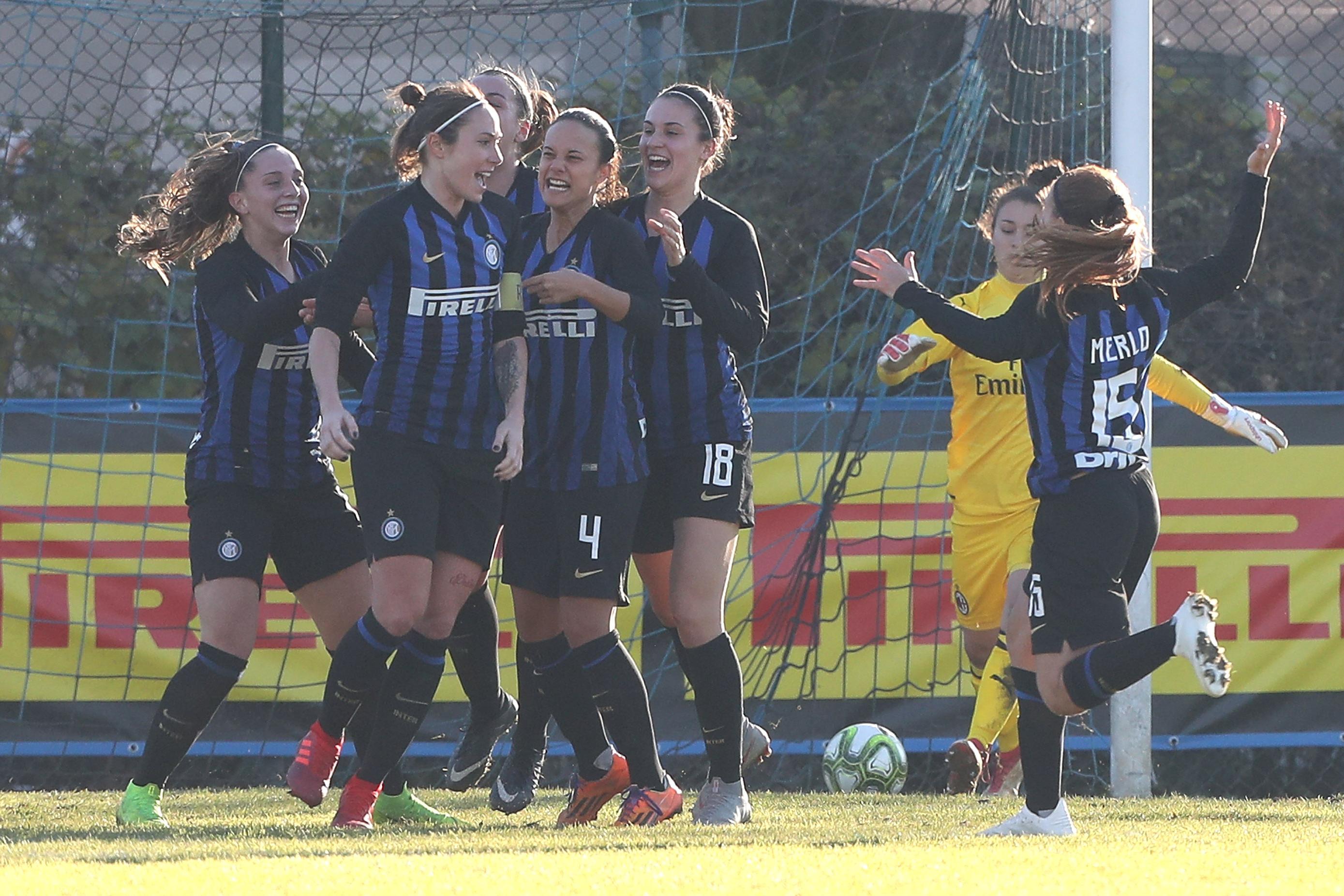MILAN, ITALY - DECEMBER 09: Regina Baresi (2nd L) of FC Internazionale celebrates his goal with his team-mates during the FC Internazionale v AC Milan - Women Coppa Italia on December 9, 2018 in Milan, Italy. (Photo by Marco Luzzani/Getty Images)