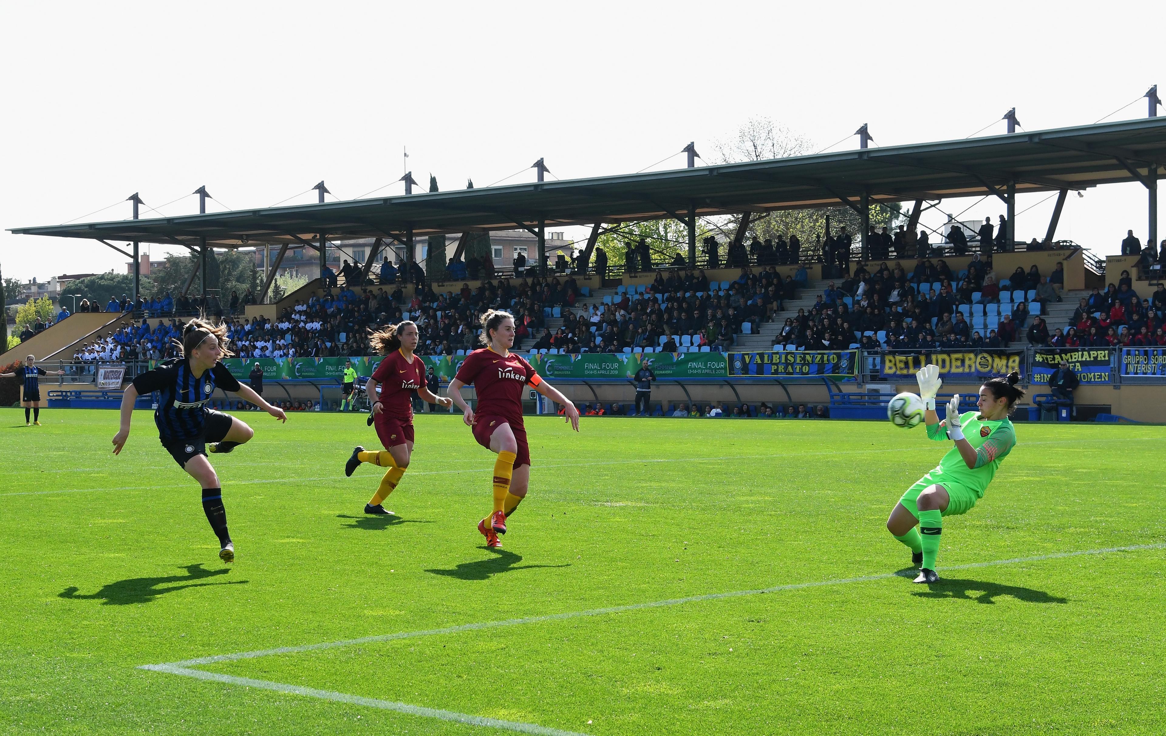 FLORENCE, ITALY - APRIL 15: during the Serie A Primavera Final Four first place match between Juventus U19 Women and AS Roma U19 Women at Centro Tecnico Federale di Coverciano on April 15, 2019 in Florence, Italy. (Photo by Alessandro Sabattini/Getty Images)