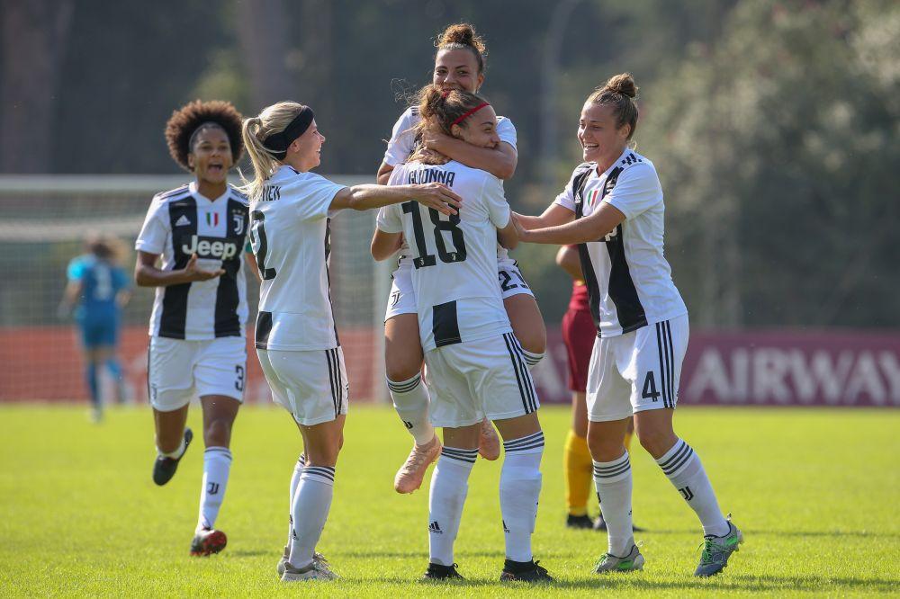 ROME, ITALY - OCTOBER 21: Benedetta Glionna (C) of Juventus celebrates with teammates after scoring her goal during the Serie a Match between AS Roma Women and Juventus Women on October 19, 2018 in Rome, Italy. (Photo by Paolo Bruno/Getty Images)