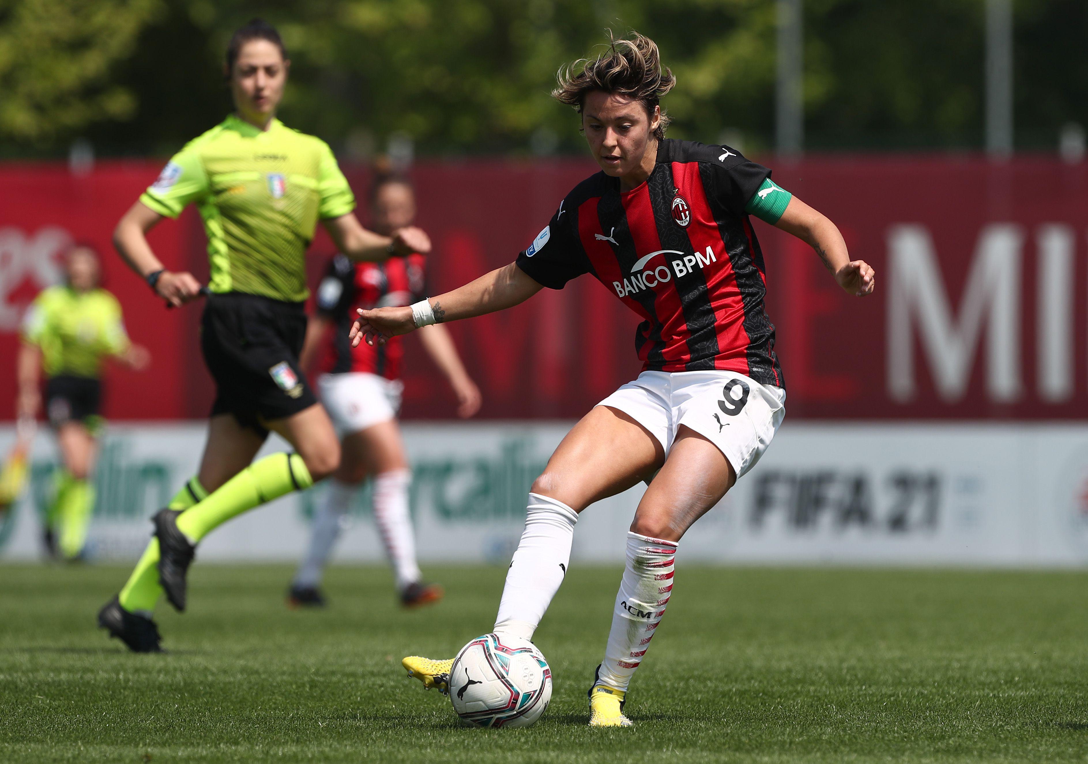 MILAN, ITALY - APRIL 24: Valentina Giacinti of AC Milan in action during the Women Coppa Italia match between AC Milan and FC Internazionale at on April 24, 2021 in Milan, Italy. (Photo by Marco Luzzani/Getty Images)