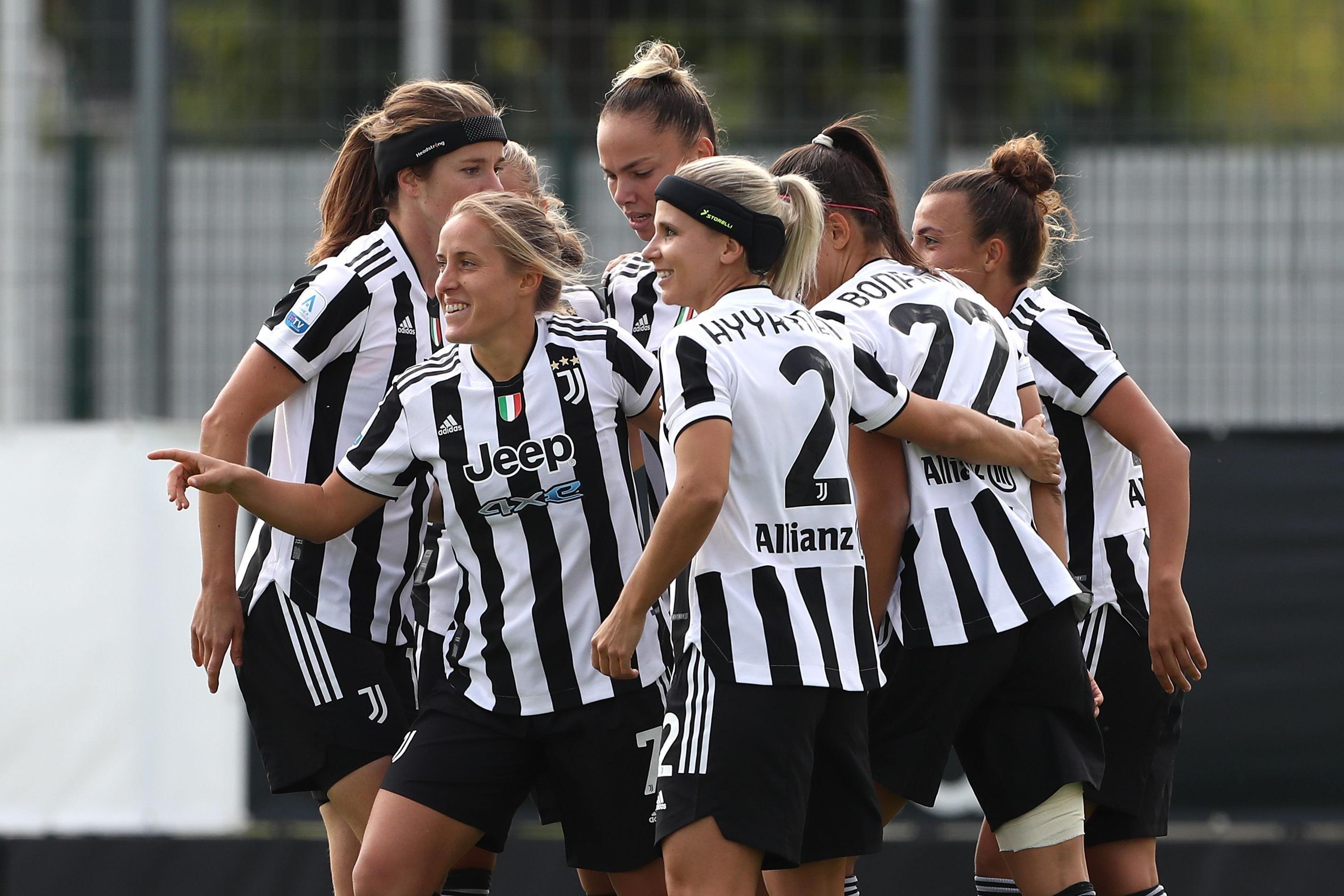VINOVO, ITALY - OCTOBER 09: Valentina Cernoia (L) of Juventus celebrates her goal with her team-matesduring the Women Serie A match between Juventus and Napoli on October 09, 2021 in Vinovo, Italy. (Photo by Juventus FC/Getty Images)