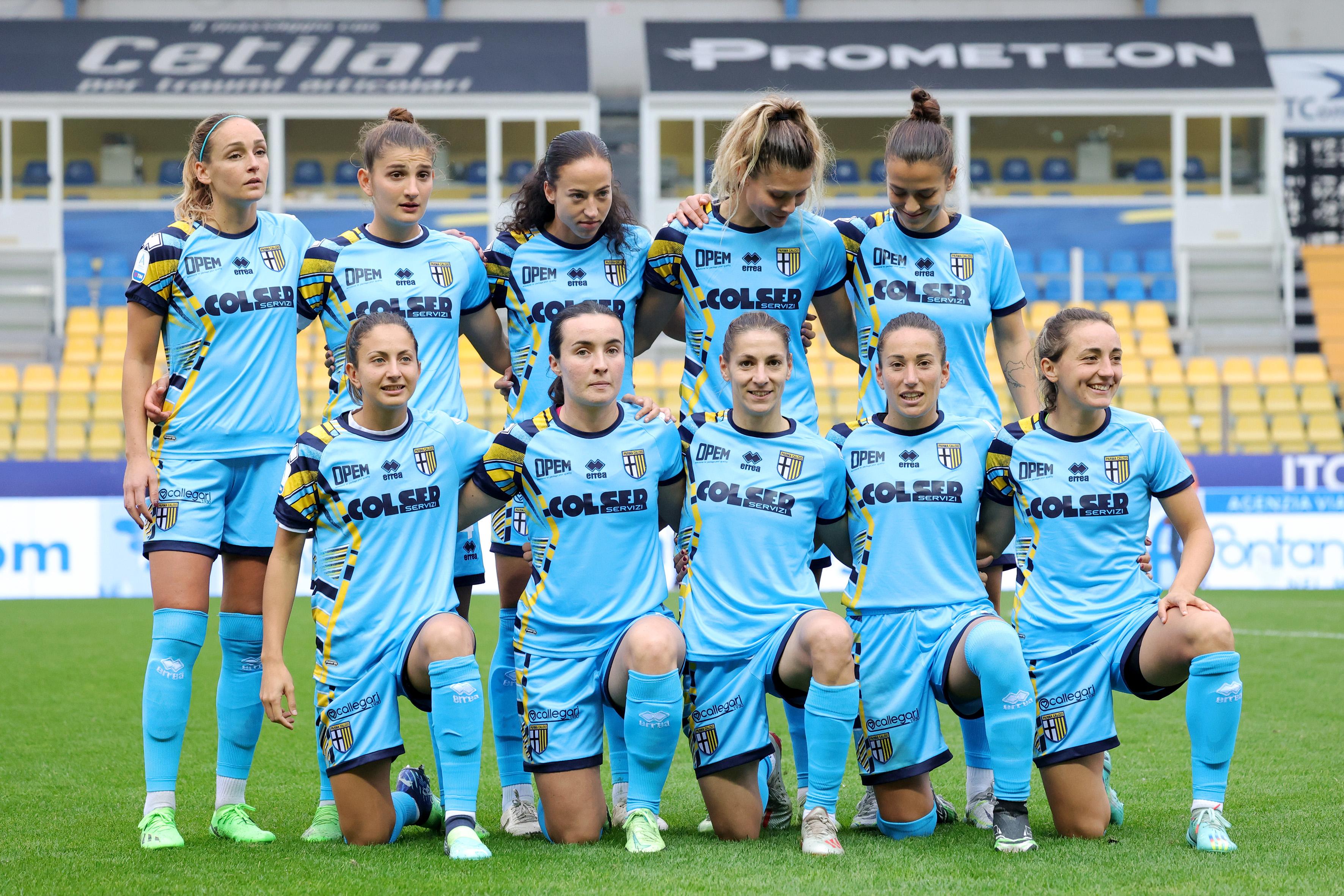 PARMA, ITALY - NOVEMBER 19: Parma starting eleven line up for a team photo prior to kick off of the Women Serie A match between Parma and Juventus at Stadio Ennio Tardini on November 19, 2022 in Parma, Italy. (Photo by Claudia Greco/Getty Images)