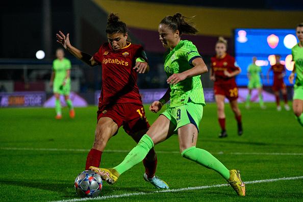 Elisa Bartoli (AS Roma Women) Ewa Pajor (VfL Wolfsburg) during the UEFA Womens Champions League 2022/23 match between AS Roma vs VfL Wolfsburg at the Domenico Francioni stadium Latina on 23 November 2022. (Photo by Fabrizio Corradetti/LiveMedia/NurPhoto via Getty Images)