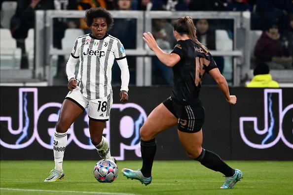 TURIN, ITALY - NOVEMBER 24: (L-R) Lineth Beerensteyn of Juventus FC against Katie McCabe of Arsenal Women FC during the UEFA Women\\'s Champions League group C match between Juventus and Arsenal  at Juventus Training Center on November 24, 2022 in Turin, Italy. (Photo by Stefano Guidi/Getty Images)