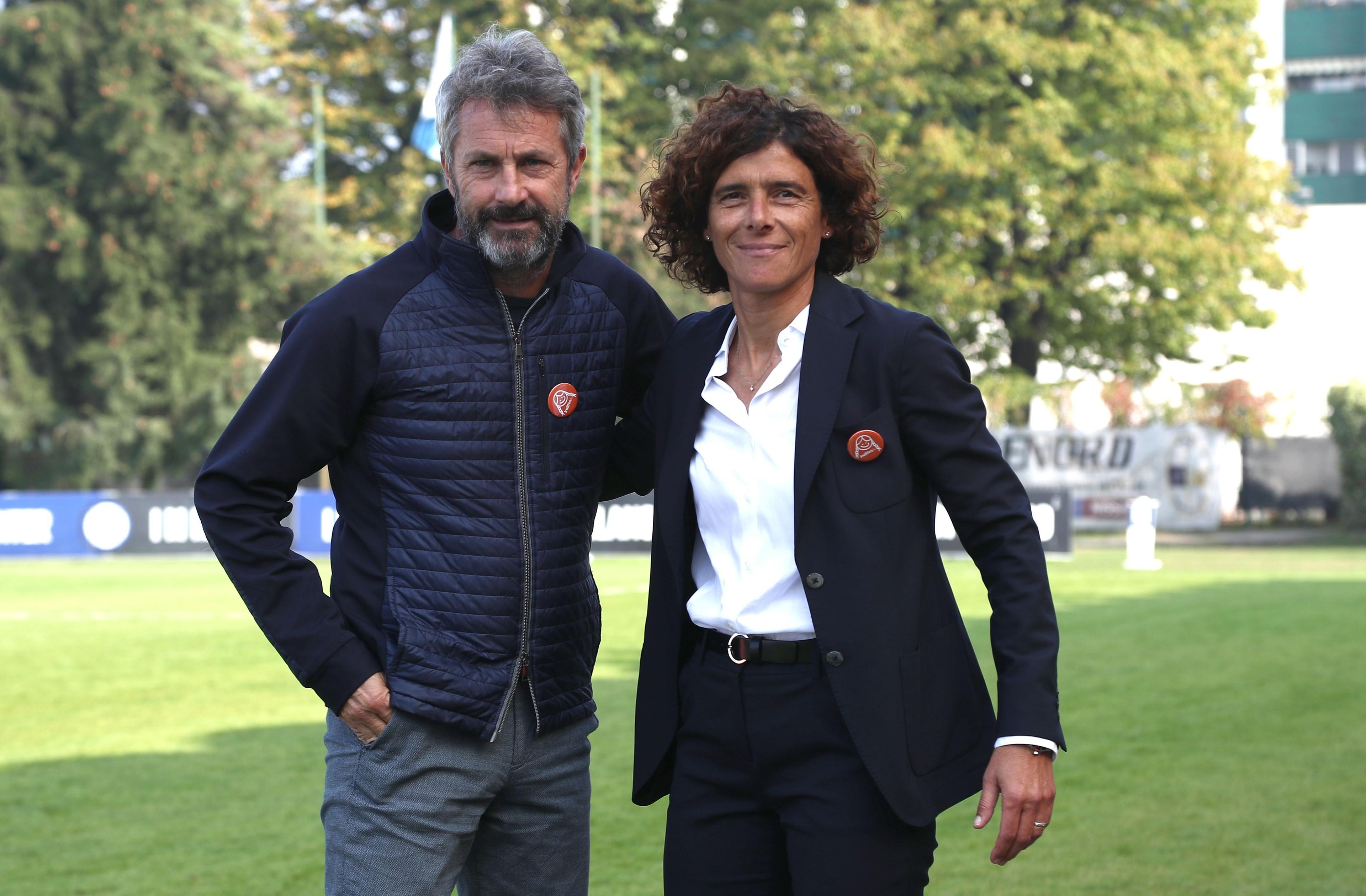 SESTO SAN GIOVANNI, ITALY - OCTOBER 15: AC Milan head coach Maurizio Ganz and FC Internazionale coach Rita Guarino before the Serie A Timvision match between FC Internazionale Women and AC Milan Women at Stadio Breda on October 15, 2022 in Sesto San Giovanni, Italy. (Photo by Marco Luzzani/Getty Images)