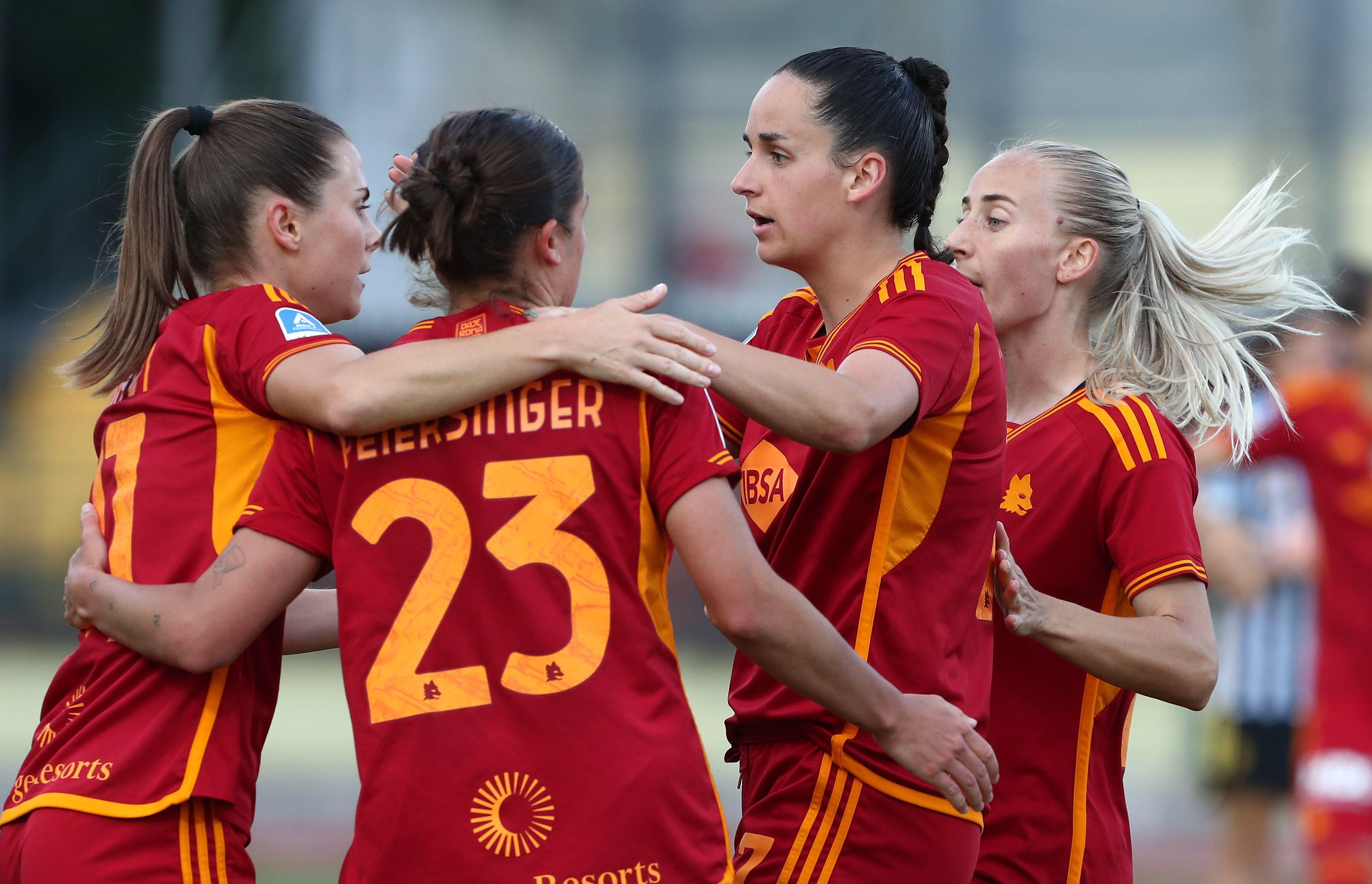 BIELLA, ITALY - MAY 13: Evelyne Viens of AS Roma celebrates her goal with her team-mates during the Women Serie A match between Juventus and AS Roma on May 13, 2024 in Biella, Italy. (Photo by Marco Luzzani/Getty Images)