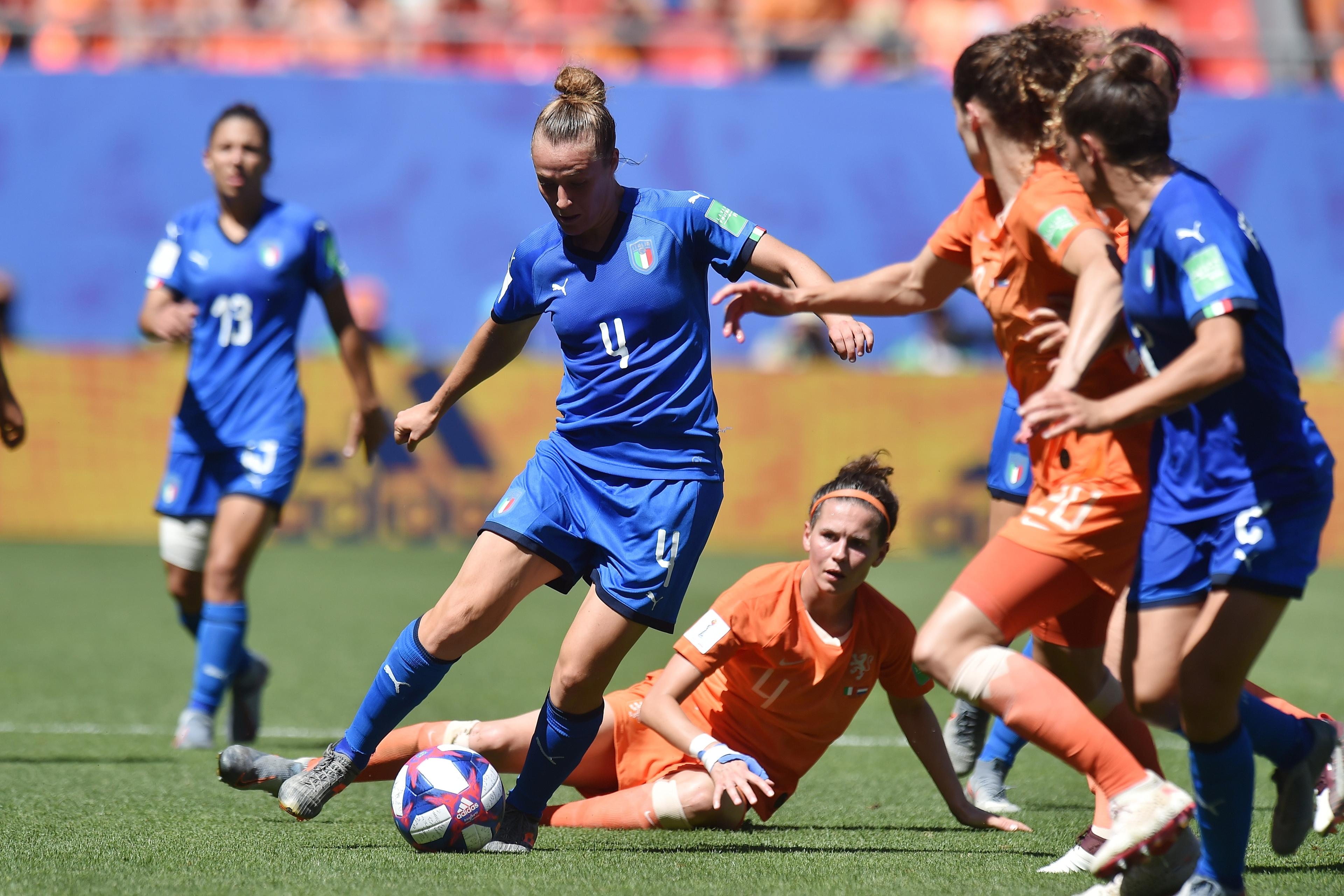 VALENCIENNES, FRANCE - JUNE 29: Aurora Galli  of Italy holds of the challenge from Merel Van Dongen of Netherlands compete for the ball during the 2019 FIFA Women\\'s World Cup France Quarter Final match between Italy and and Netherlands at Stade du Hainaut on June 29, 2019 in Valenciennes, France. (Photo by Tullio M. Puglia/Getty Images)