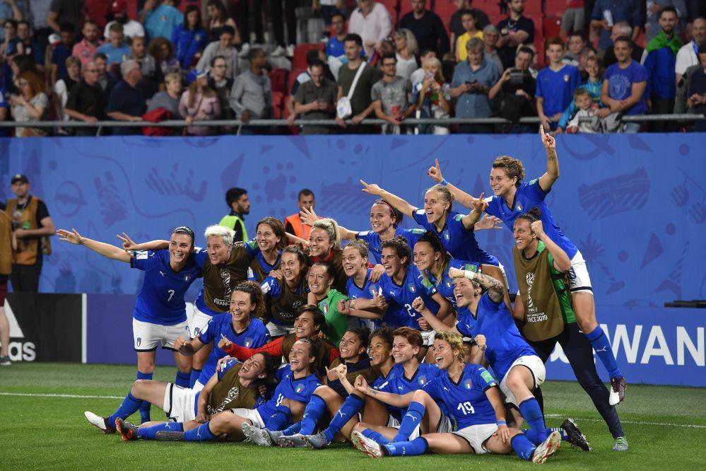 VALENCIENNES, FRANCE - JUNE 18: Players of Italy celebrate after winning the Group C during the 2019 FIFA Women\\'s World Cup France group C match between Italy and Brazil at Stade du Hainaut on June 18, 2019 in Valenciennes, France. (Photo by Tullio M. Puglia/Getty Images)