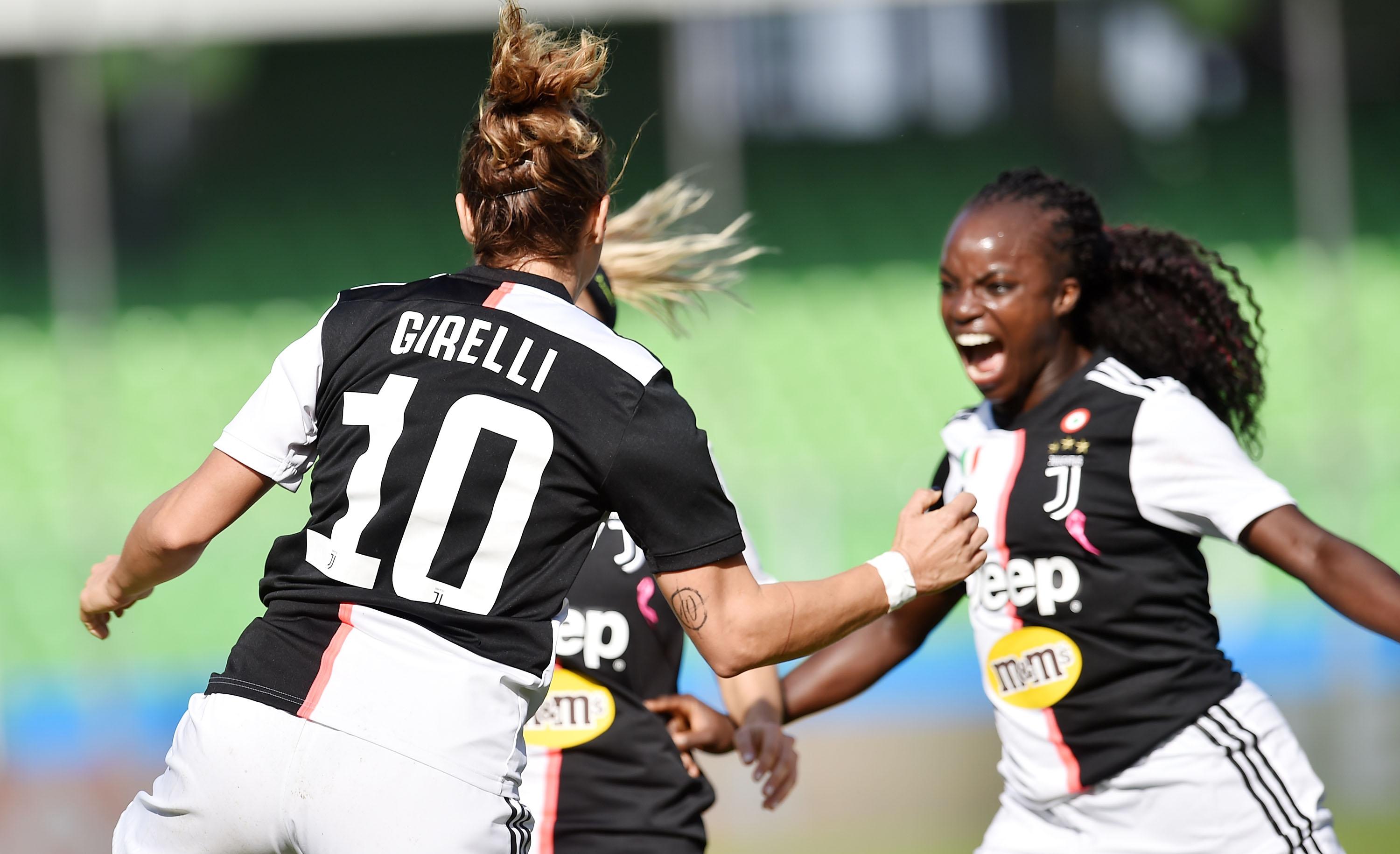CESENA, ITALY - OCTOBER 27: Cristiana Girelli of Juventus Women celebrates after scoring opening goal during the Italian Supercup match between Juventus Women and Fiorentina Women at Orogel Stadium Dino Manuzzi on October 27, 2019 in Cesena, Italy. (Photo by Giuseppe Bellini/Getty Images)