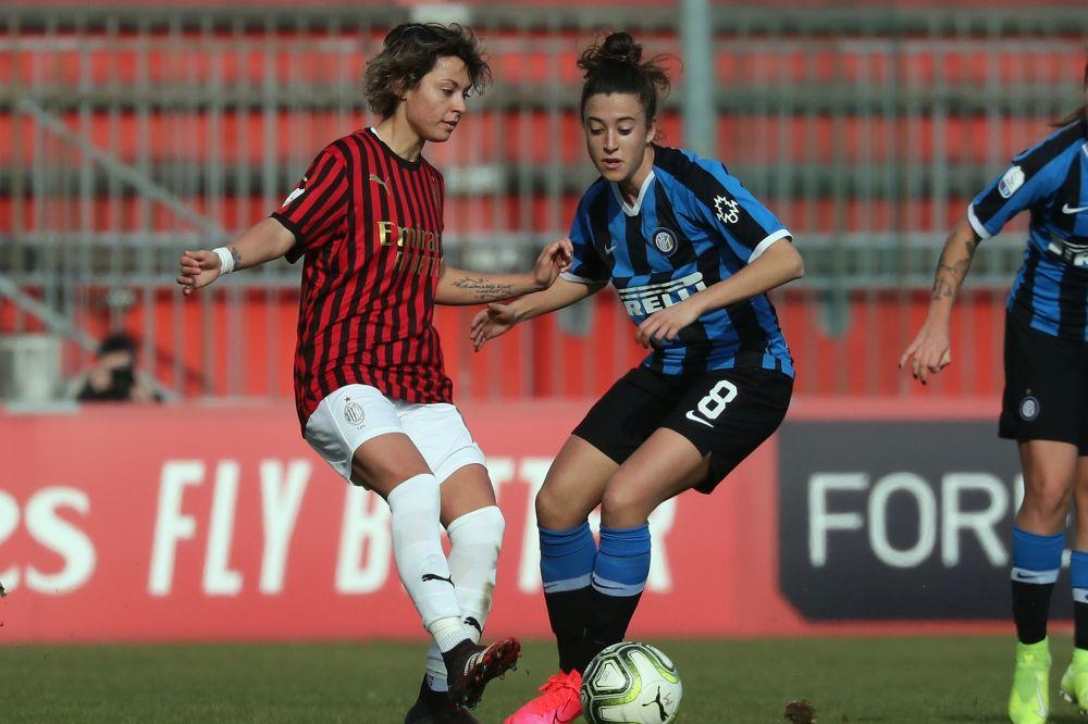 MONZA, ITALY - FEBRUARY 02:  Martina Brustia of Inter competes for the ball with Valentina Giacinti of Milan during the Women Serie A match between AC Milan and FC Internazionale at Campo Sportivo F. Chinetti on February 2, 2020 in Monza, Italy.  (Photo by Maurizio Lagana/Getty Images)