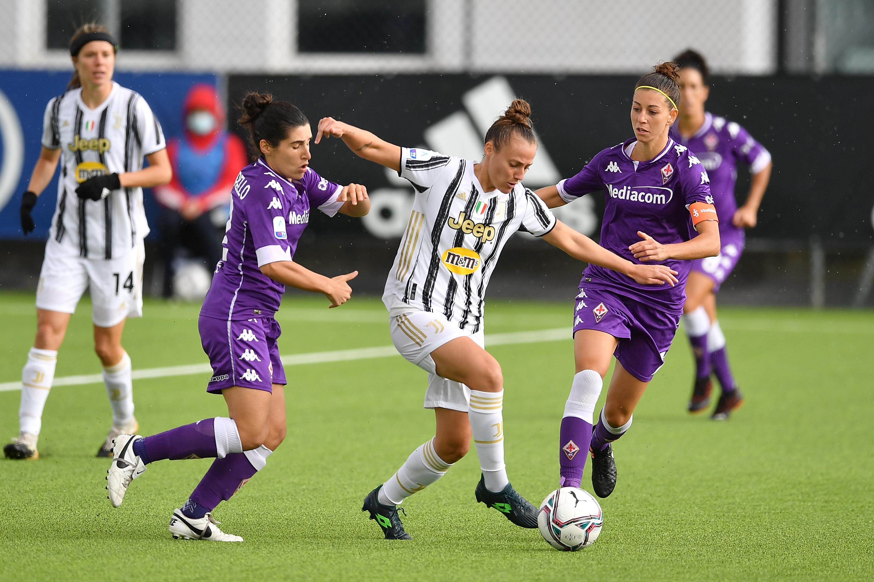 VINOVO, ITALY - OCTOBER 11:  Aurora Galli (C) of Juventus is challenged by Marta Mascarello (L)  of ACF Fiorentina during the Women Serie A match between Juventus and ACF Fiorentina at Juventus Center Vinovo on October 11, 2020 in Vinovo, Italy.  (Photo by Valerio Pennicino/Getty Images ) *** Local Caption *** Aurora Galli; Marta Mascarello